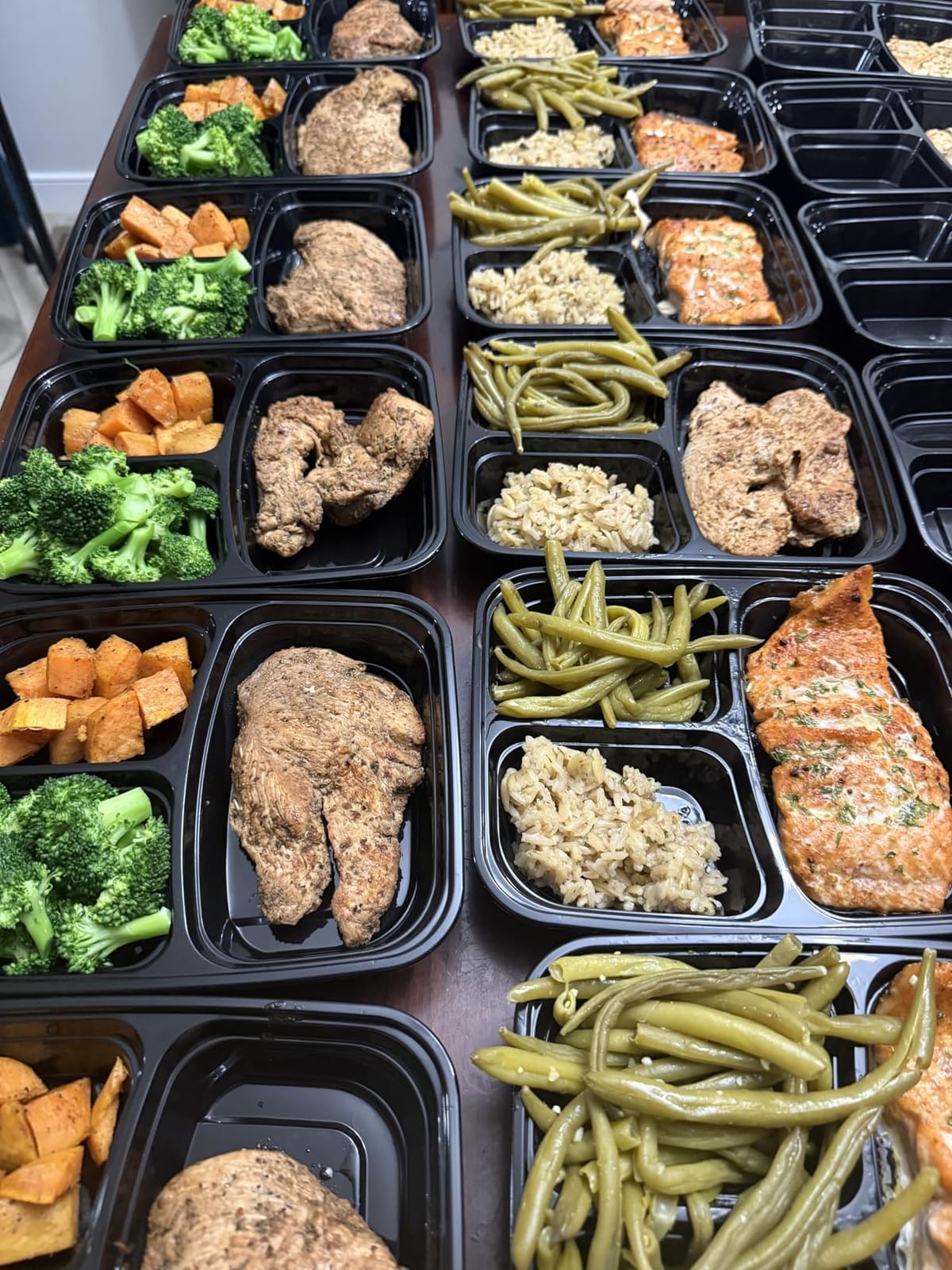 Freshware Meal Prep Containers [50 Pack] 3 Compartment Food Storage Containers with Lids, Bento Box, BPA Free, Stackable, Microwave/Dishwasher/Freezer Safe (24 oz) customer photo 2