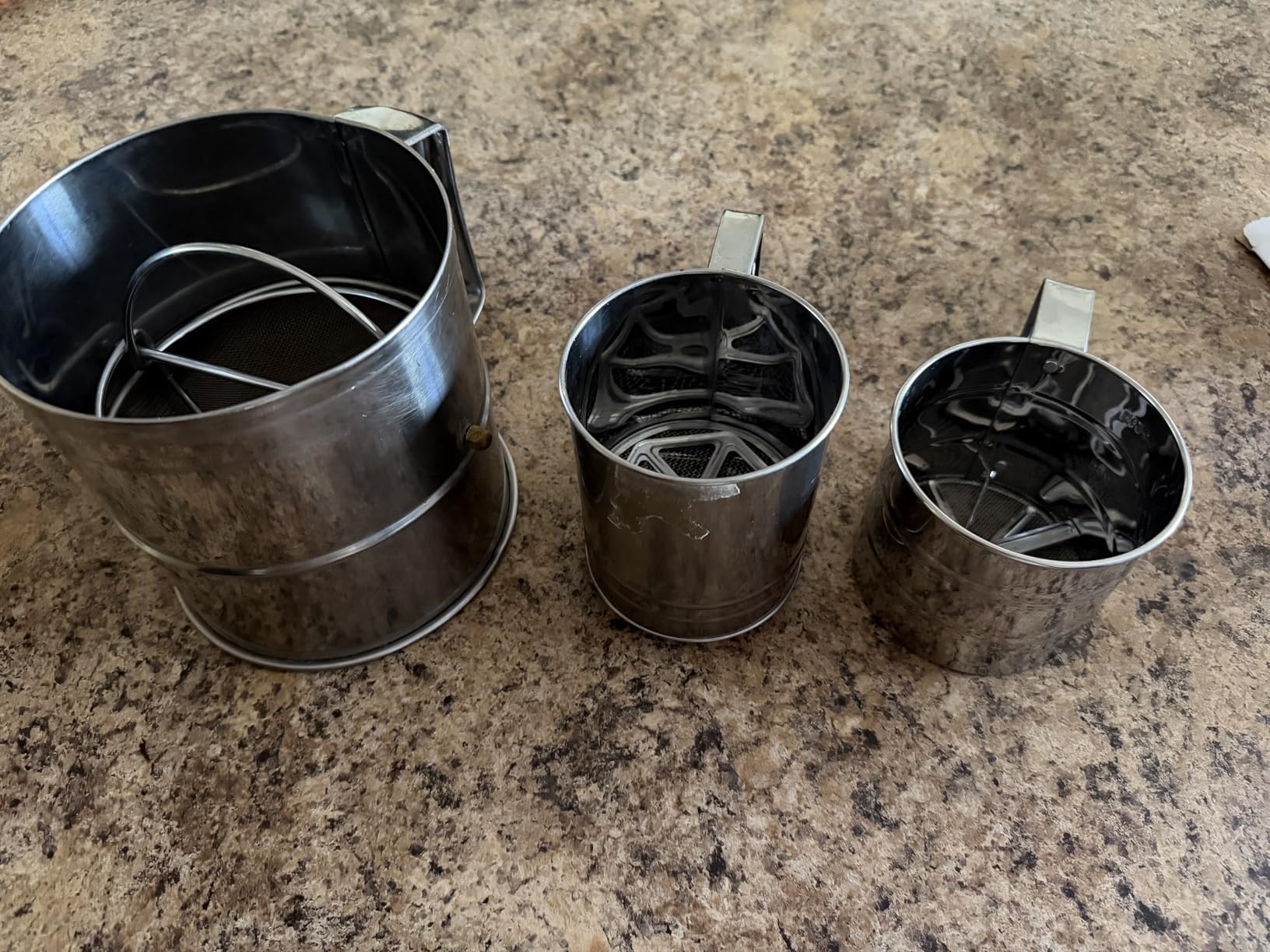Rondauno Flour Sifter for Baking, Crank Sifter for Powdered Sugar Duster customer photo 1