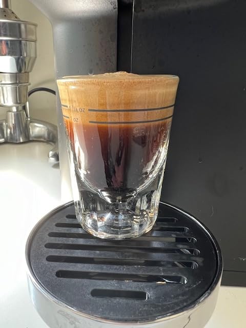 Vertuo Lattissima Coffee & Espresso Maker by De'Longhi, White customer photo 1