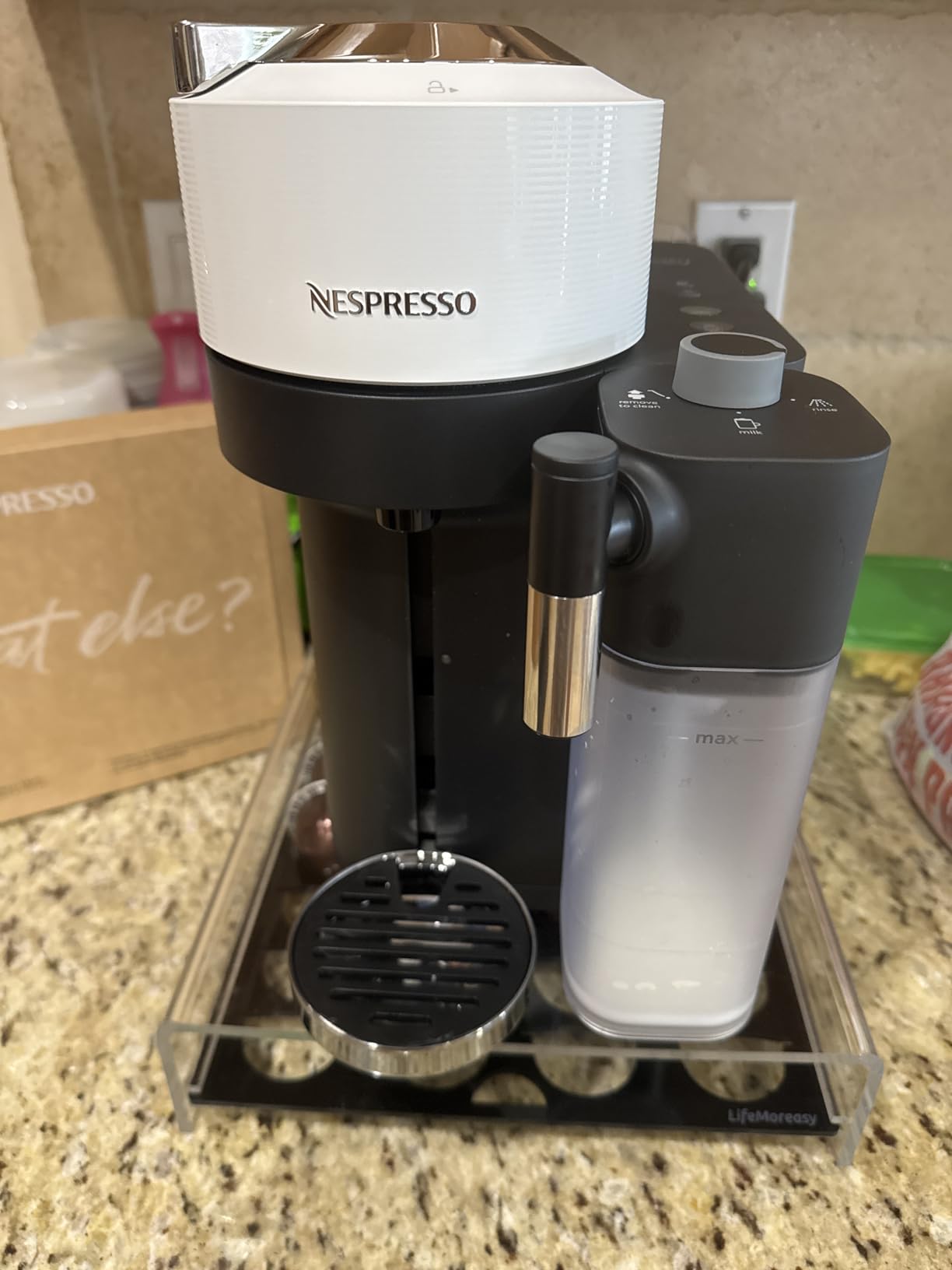 Vertuo Lattissima Coffee & Espresso Maker by De'Longhi, White customer photo 2