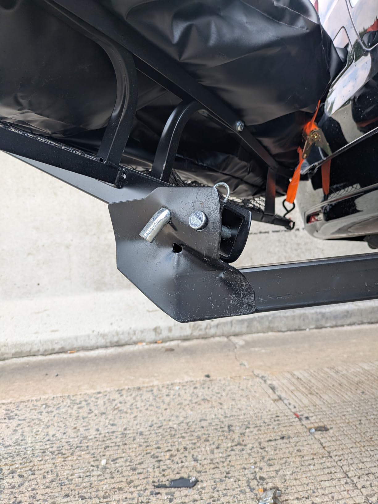 VEVOR 60 x 24 x 6 in Folding Hitch Cargo Carrier 500lbs Capacity customer photo 2