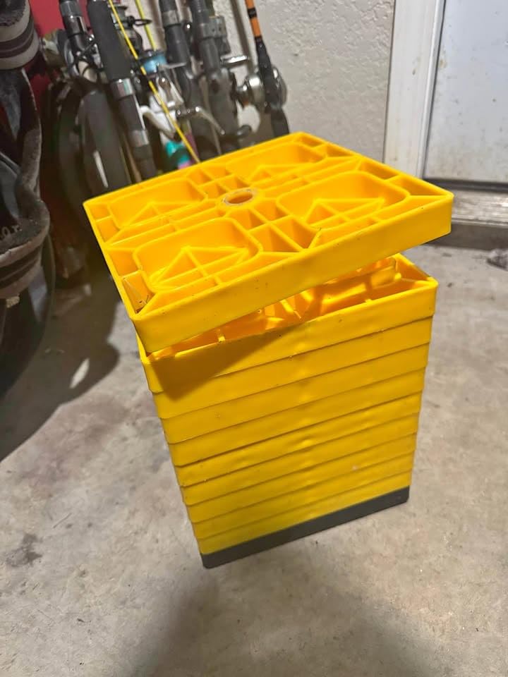 OULEME 12 Pack RV Leveling Blocks, Stackable Jack Blocks, Interlocking Leveling Pads with Carrying Bag, for Camper Travel Trailer customer photo 1