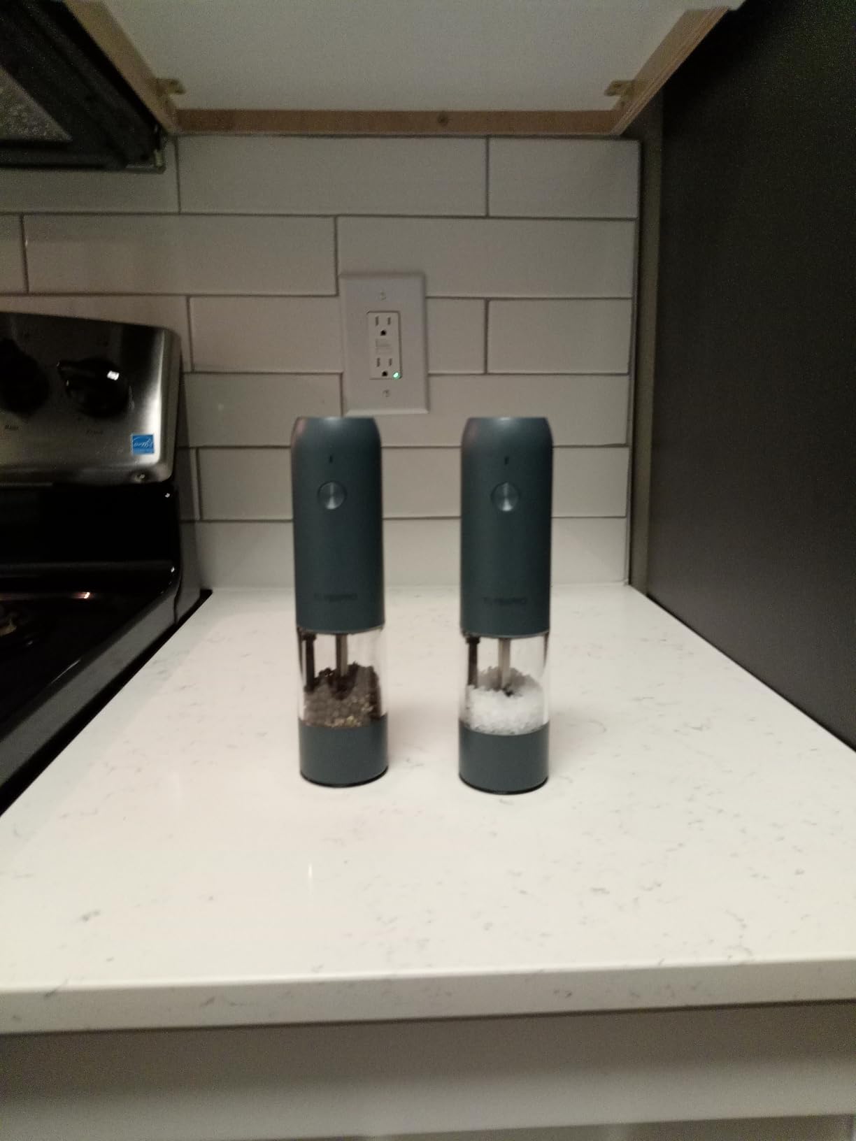Electric Salt and Pepper Grinder Set, USB Rechargeable, Automatic Salt and Pepper Mill Grinder with Adjustable Coarseness, Electric Salt Shakers, LED Light, Refillable (2 Packs, Greige) customer photo 2