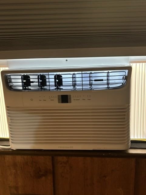 Frigidaire 8,000 BTU Window Air Conditioner with Remote Control, Cools Up to 350 Sq. Ft., Quiet Operation, Eco Mode, 3 Fan Speeds, Auto Restart, White customer photo 2