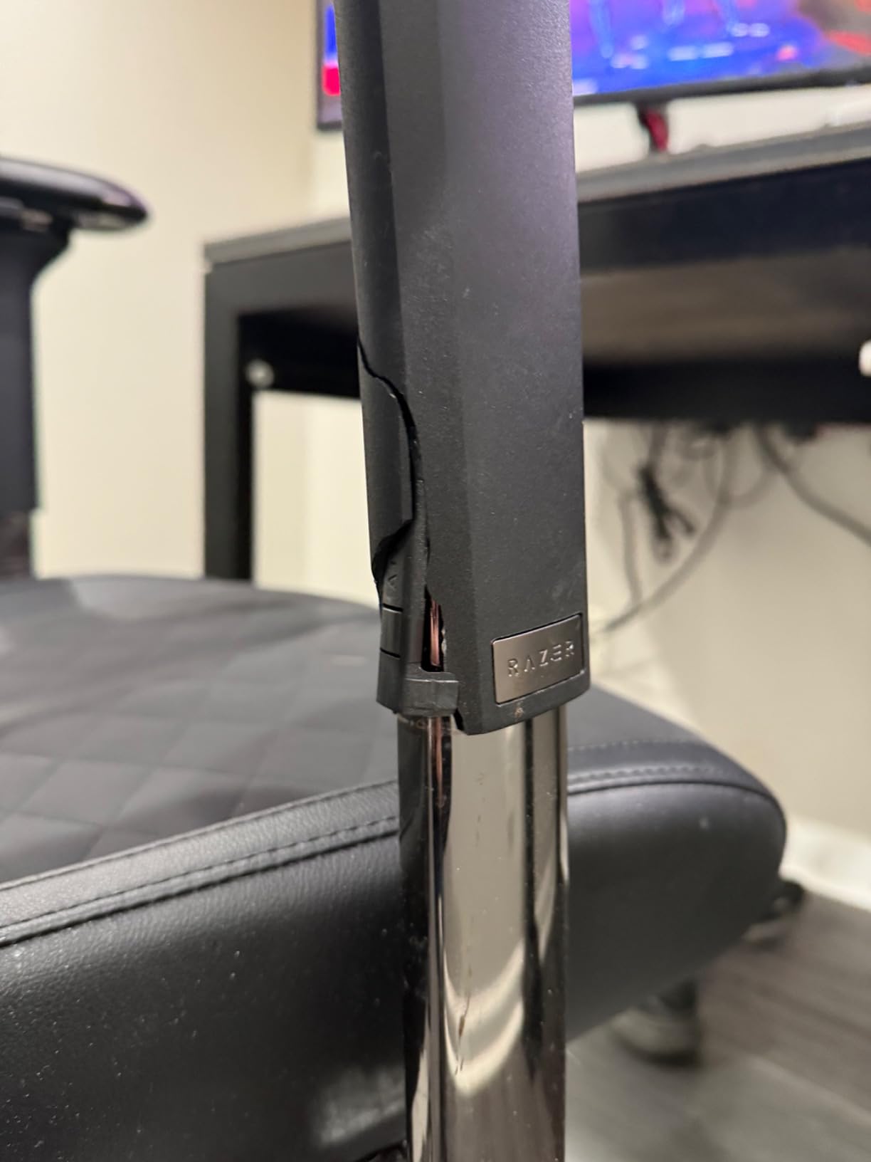 Razer Enki Gaming Chair, Built-in Lumbar Arch, All-Day Comfort, Black | Optimized Cushion Density, Dual-Textured, Eco-Friendly Synthetic Leather, Adjustable 152-degree Recline customer photo 2