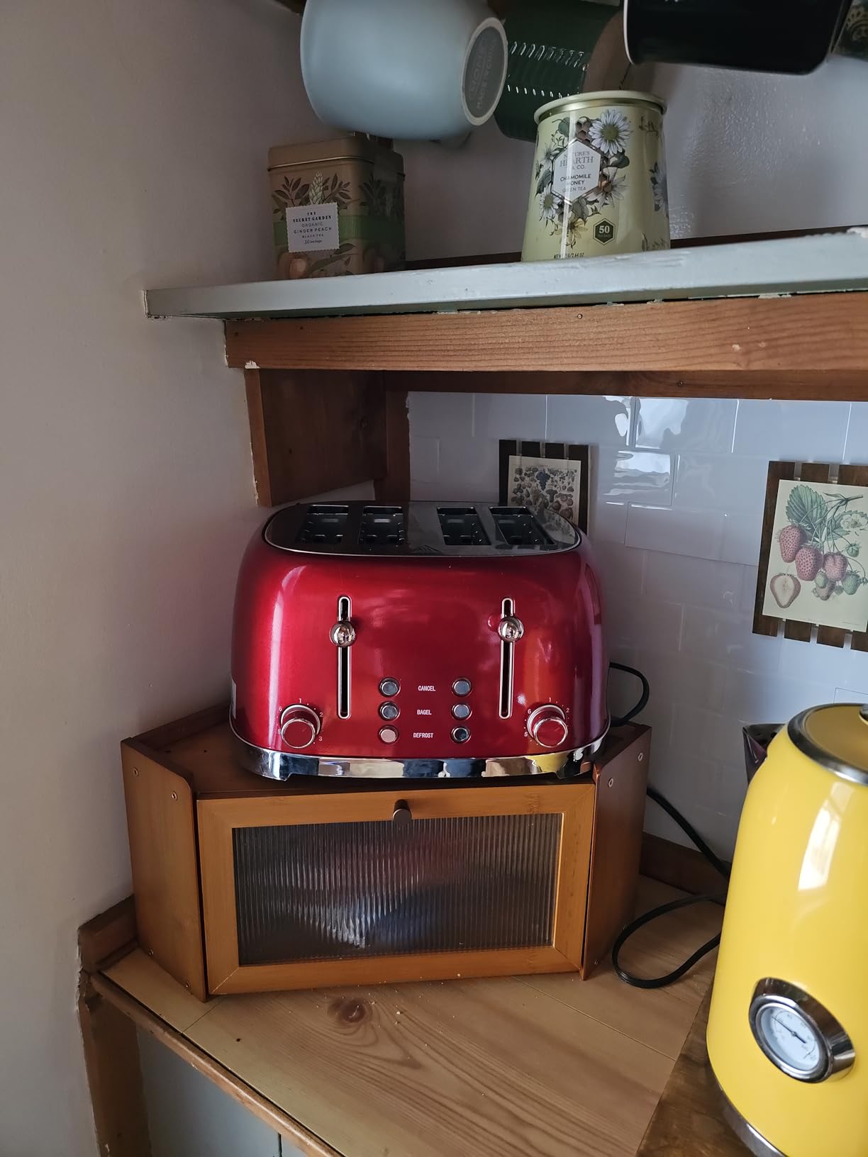 Roter Mond 4 Slice Toaster Retro Stainless Steel with Bagel Defrost Cancel Function, 6 Browning Settings, Extre Wide Slot and Removable Crumb Tray, Red, ST033 customer photo 1