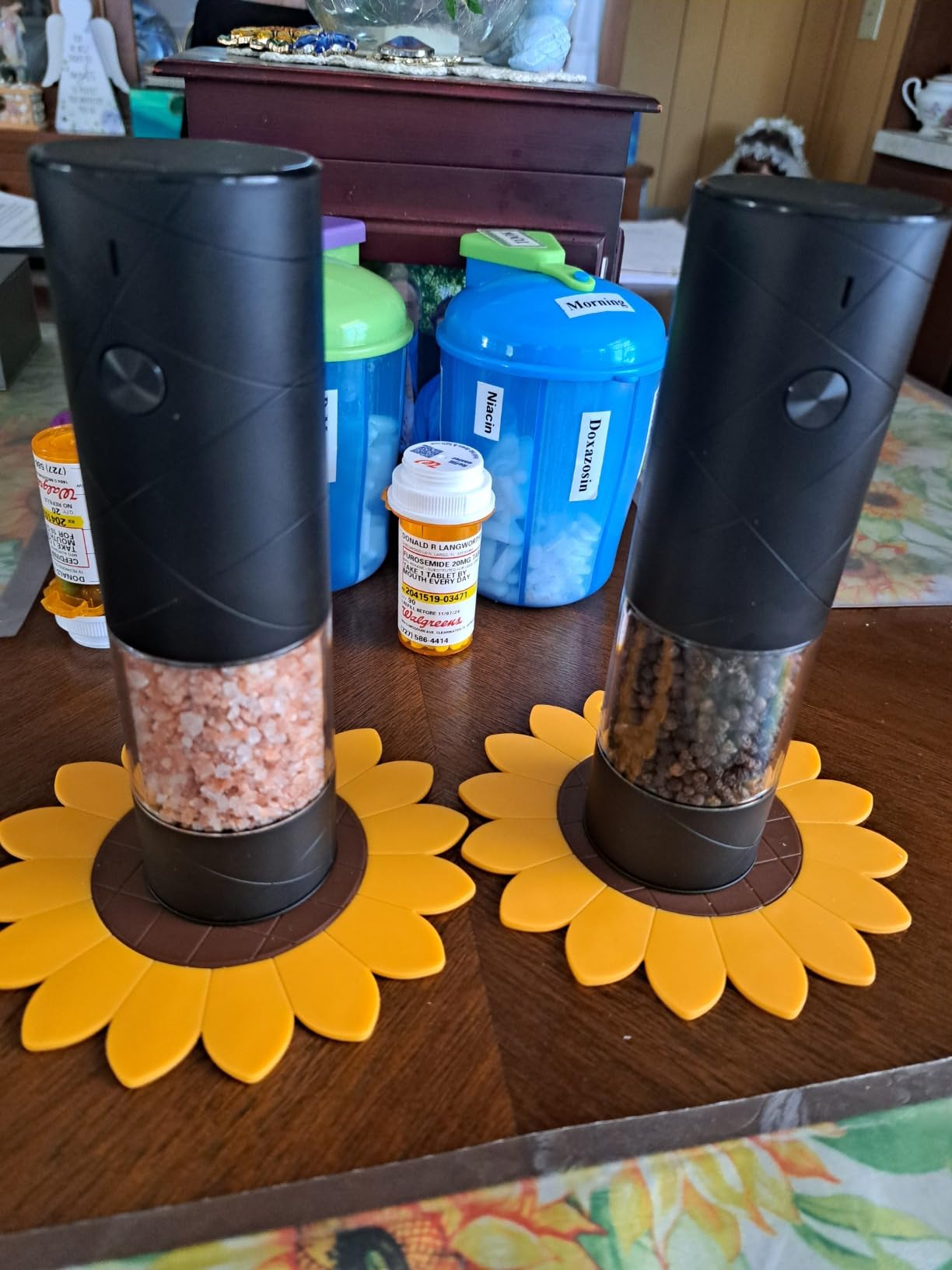 Lidaop Electric Salt and Pepper Grinder Set USB Rechargeable 2Pack, Black customer photo 2