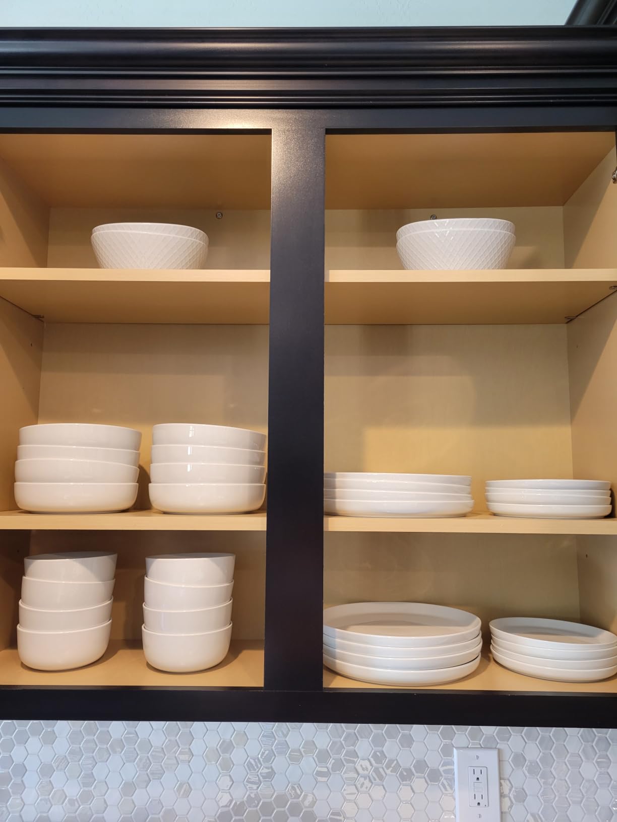 Gibson Home Oslo 16-Piece Porcelain Ceramic Chip & Scratch Resistant Dishes, Microwave & Dishwasher Safe, Plates and Bowls Dinnerware Set, White w/Blue Rim customer photo 2