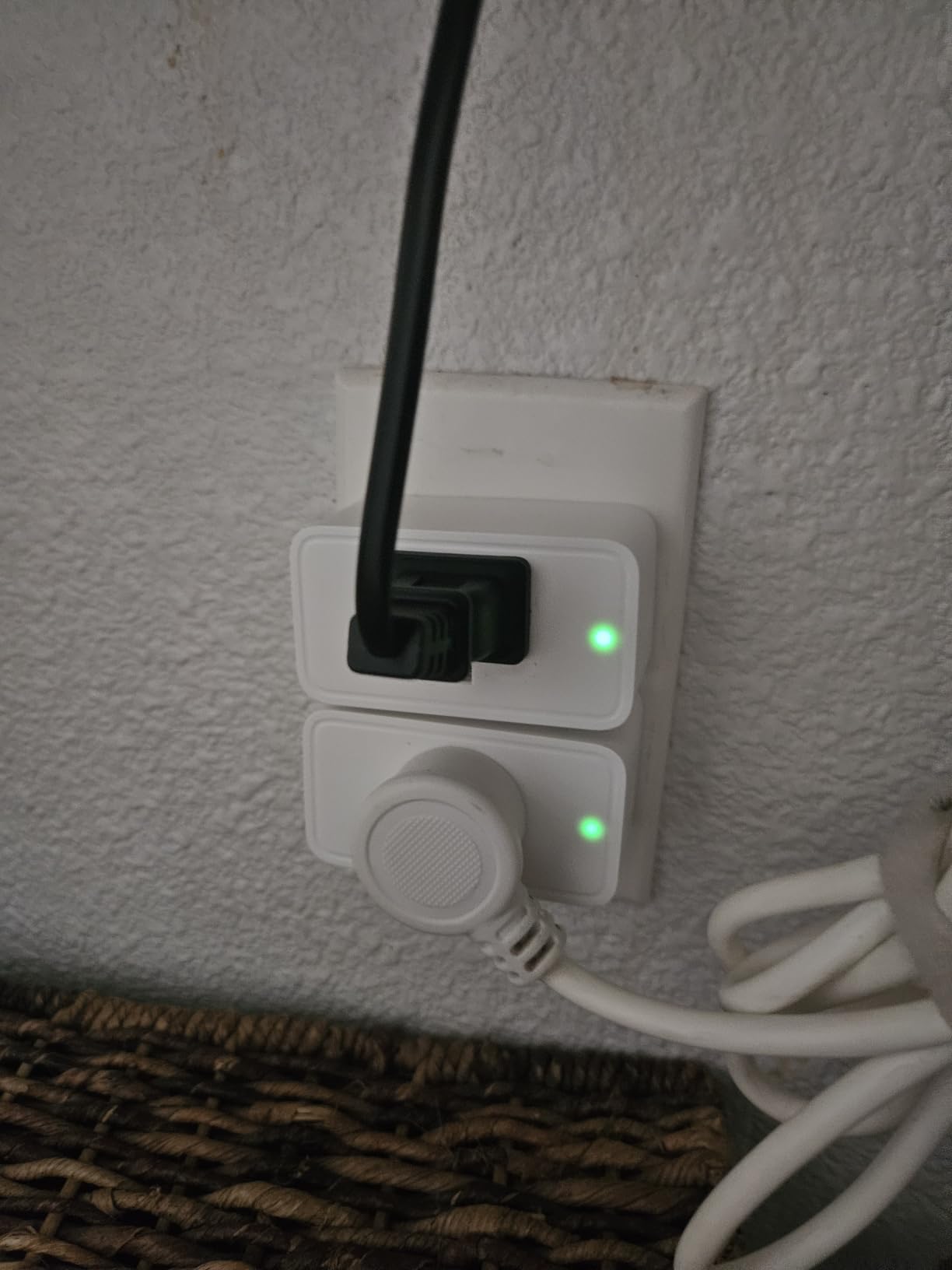 Amazon Basics Smart Plug, Works with Alexa Only, 4-Pack, White customer photo 1