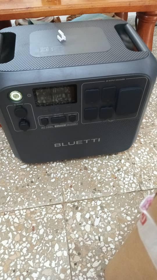 BLUETTI AC200L Portable Power Station 2048Wh 2400W LiFePO4 Battery, 3600W Power Lifting, Expandable to 8192Wh, 30A RV Output, Solar Generator for Camping, RV, Home Use, Emergency customer photo 2