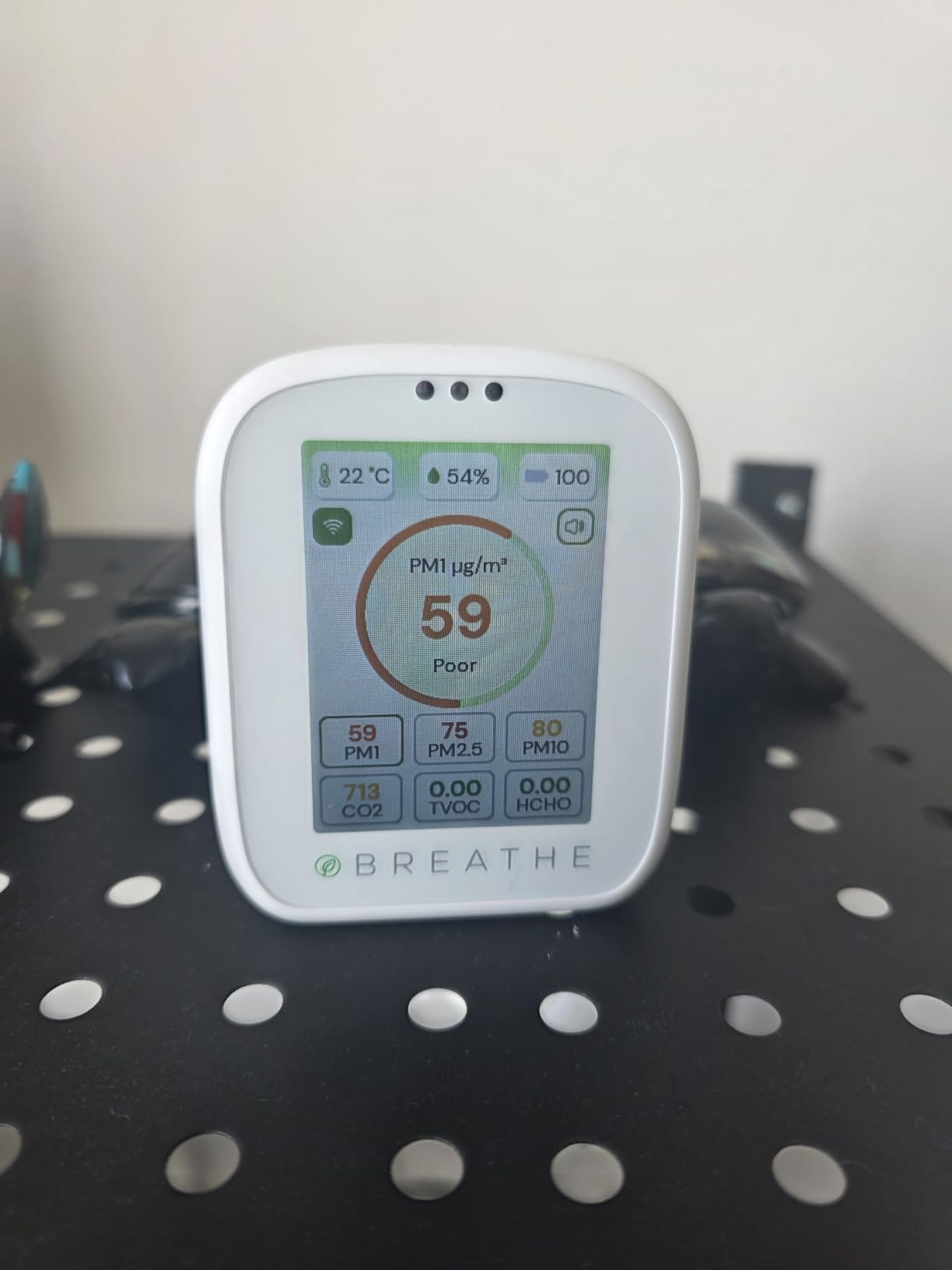 BREATHE Airmonitor Plus Indoor Air Quality Monitor w/CO2, PM & App. Gen. 2. | Professional-Grade NDIR Sensor, PM1, PM10, TVOC, Formaldehyde, Smart Alerts, 90-Day History, CSV Export. 6 Hour Battery Life. customer photo 2
