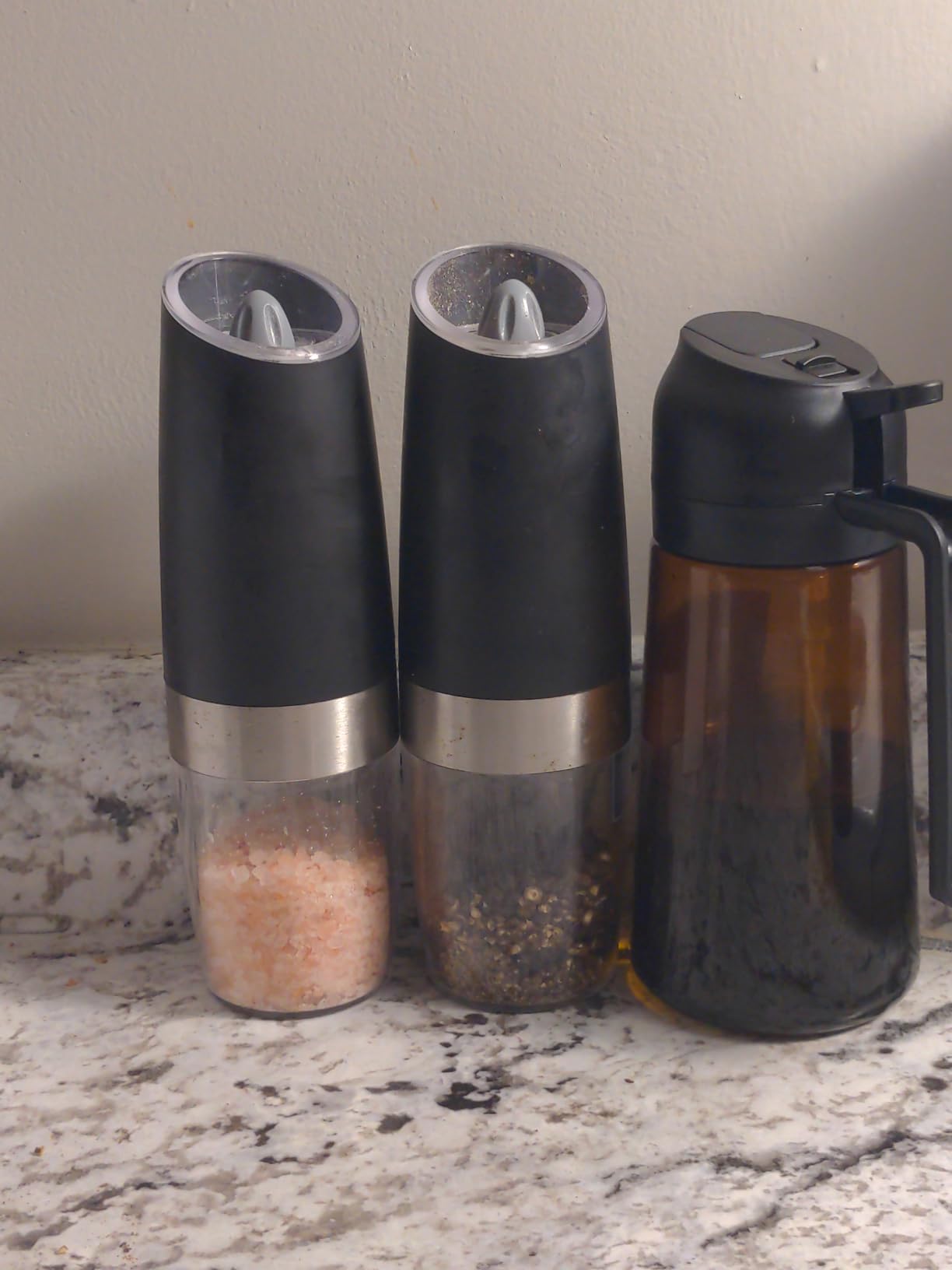 UNNEES Battery Operated Gravity Salt And Pepper Grinder Set, 2 Pcs (Black) customer photo 2