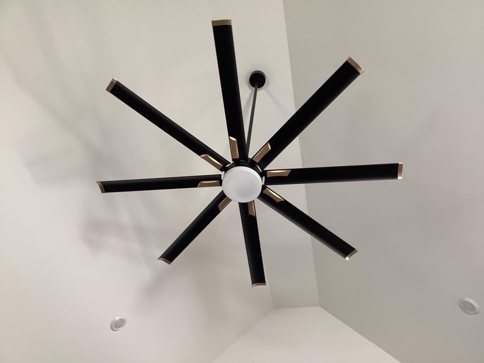 Amico 84 Inch Ceiling Fan with Light, Industrial Large Ceiling Fan with Quiet DC Motor, 8 Aluminum Reversible Blades, 6-Speed Remote Control, Indoor/Outdoor Ceiling Fans for Porch/Garage/Shop, Black customer photo 2