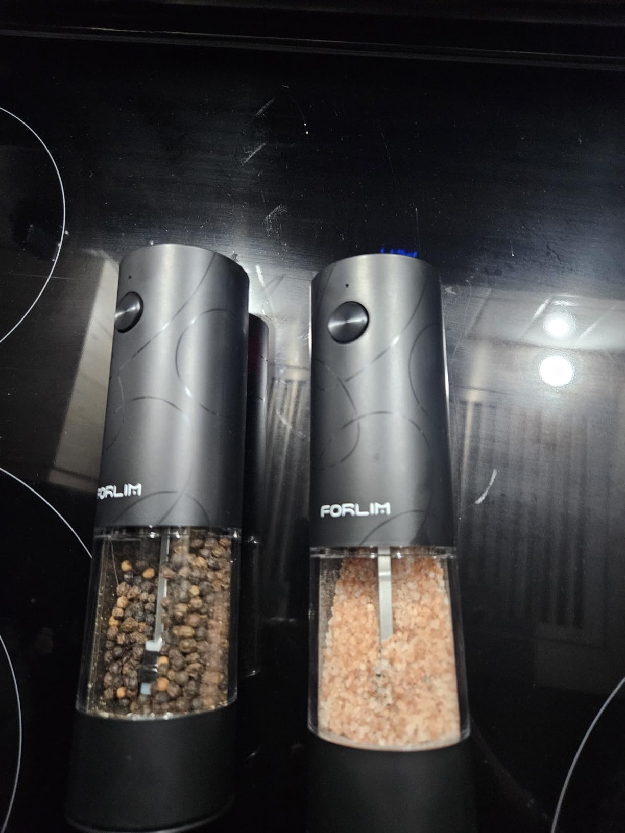 FORLIM Electric Salt & Pepper Grinder Set, Rechargeable 2 Pack, Black White customer photo 1