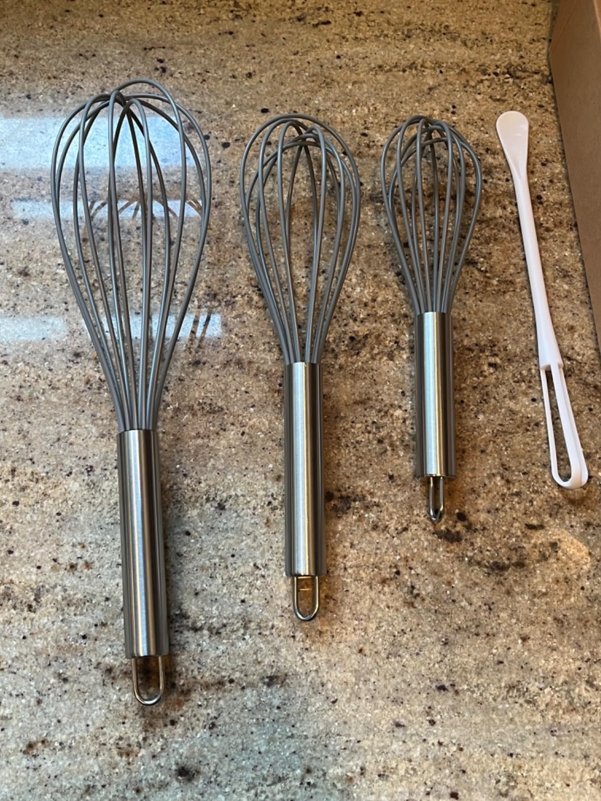 OYV 304 Stainless Steel Whisk Set, Dishwasher Safe Rustproof Metal Whisk, Professional Balloon Wire Whisks for Kitchen Cooking, Perfect For Blending, Whisking, Baking, Beating, 3 Packs (8