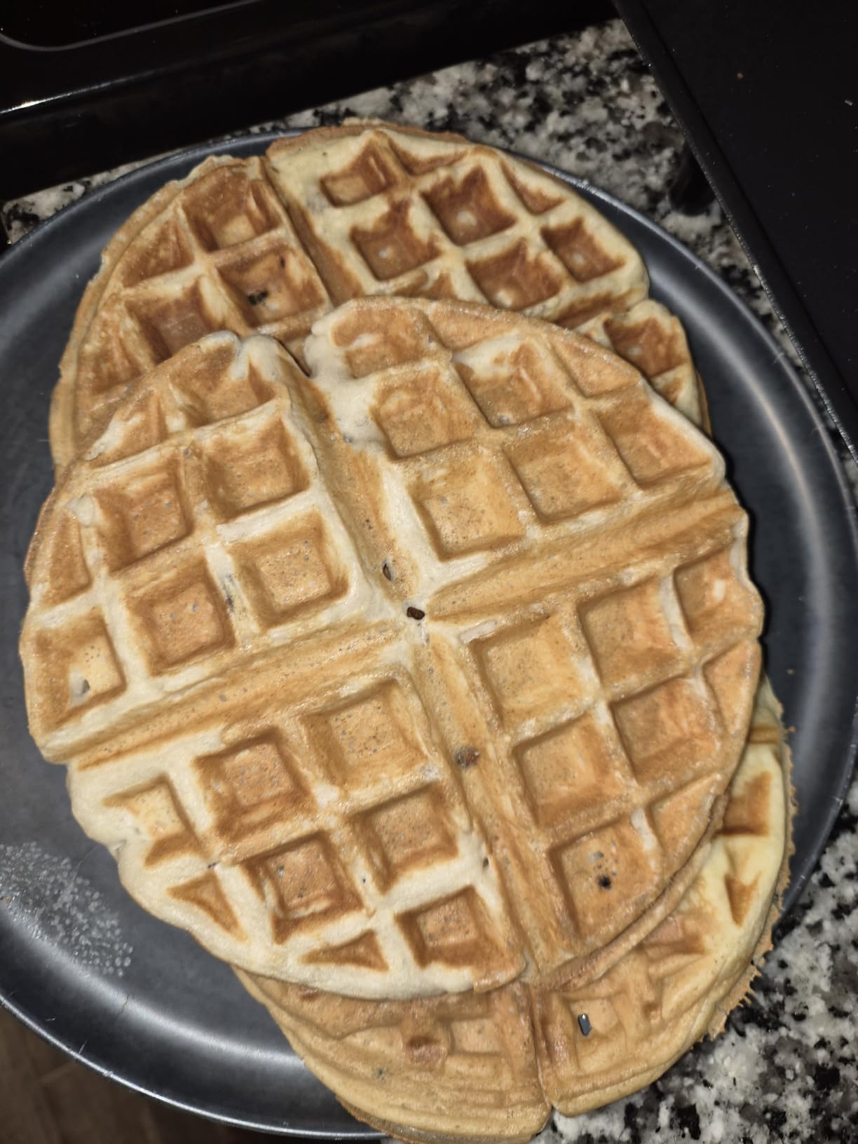 bella Fits-Anywhere Flip-n-Store Non-Toxic, Belgian Waffle Maker, Oatmilk customer photo 2