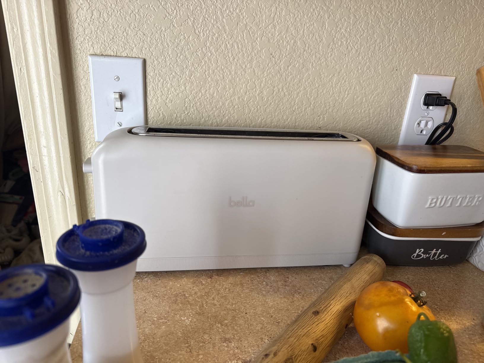 bella Fits-Anywhere™ 2-Slice Slim Toaster, Long Slot & Extra Wide, Oatmilk customer photo 1