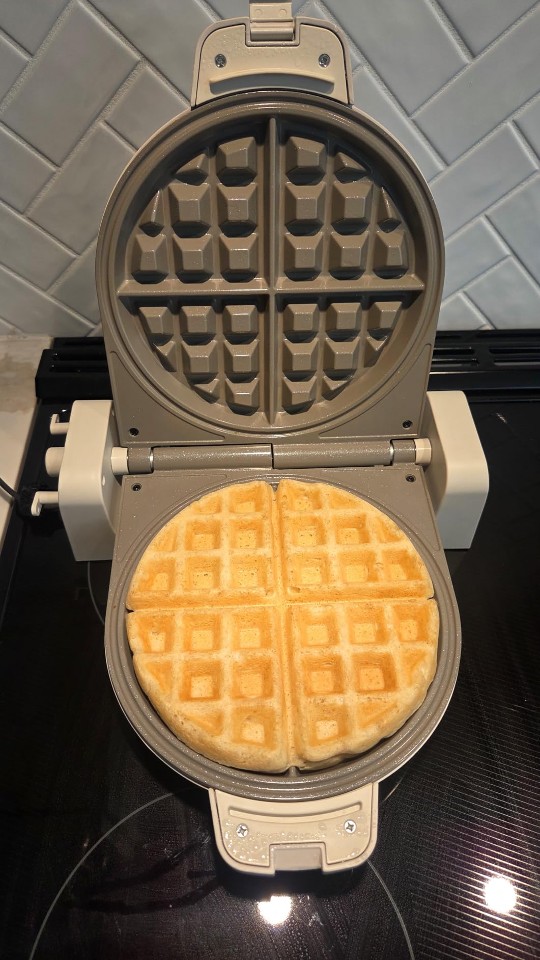 bella Fits-Anywhere Flip-n-Store Non-Toxic, Belgian Waffle Maker, Surf customer photo 2