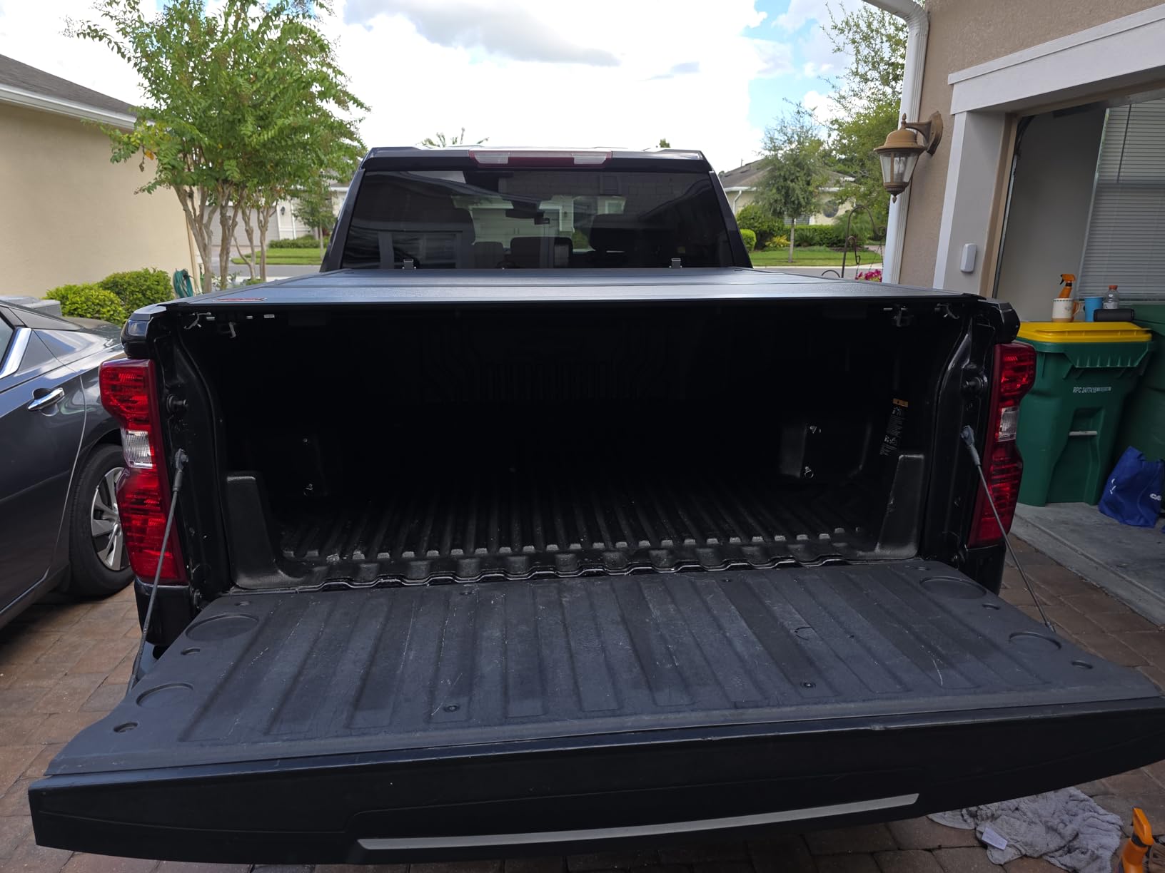 Rough Country Hard Low Profile Tri-Fold Tonneau Cover for Chevy Silverado & GMC Sierra 1500 (2019–2026) – Flush Mount Aluminum Bed Cover, Fits 5'10 Short Bed customer photo 2