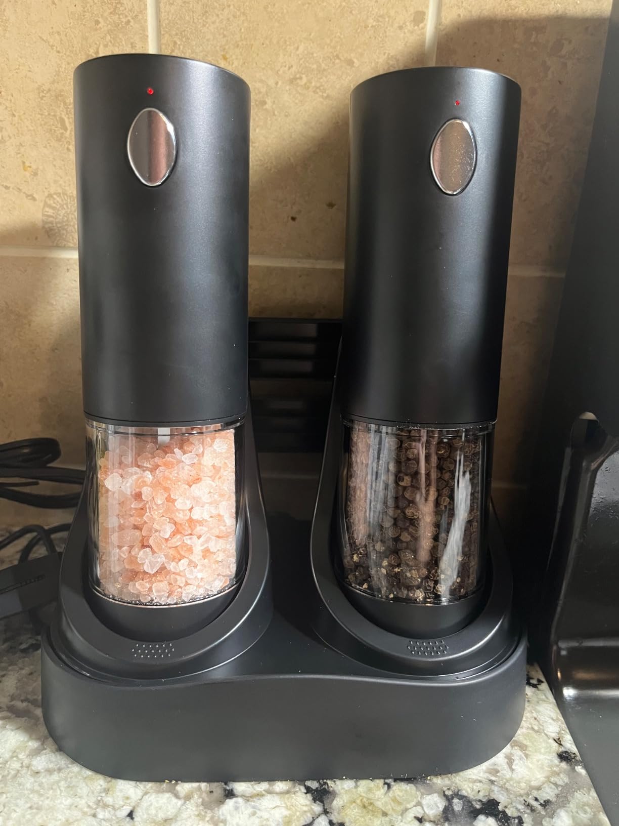 CIRCLE JOY Electric Salt and Pepper Grinder Set Automatic Salt and Pepper Grinder Set with Easy-to-Carry Charging Base and LED Light, USB Rechargeable, Upgrade External Adjustable Coarseness customer photo 2