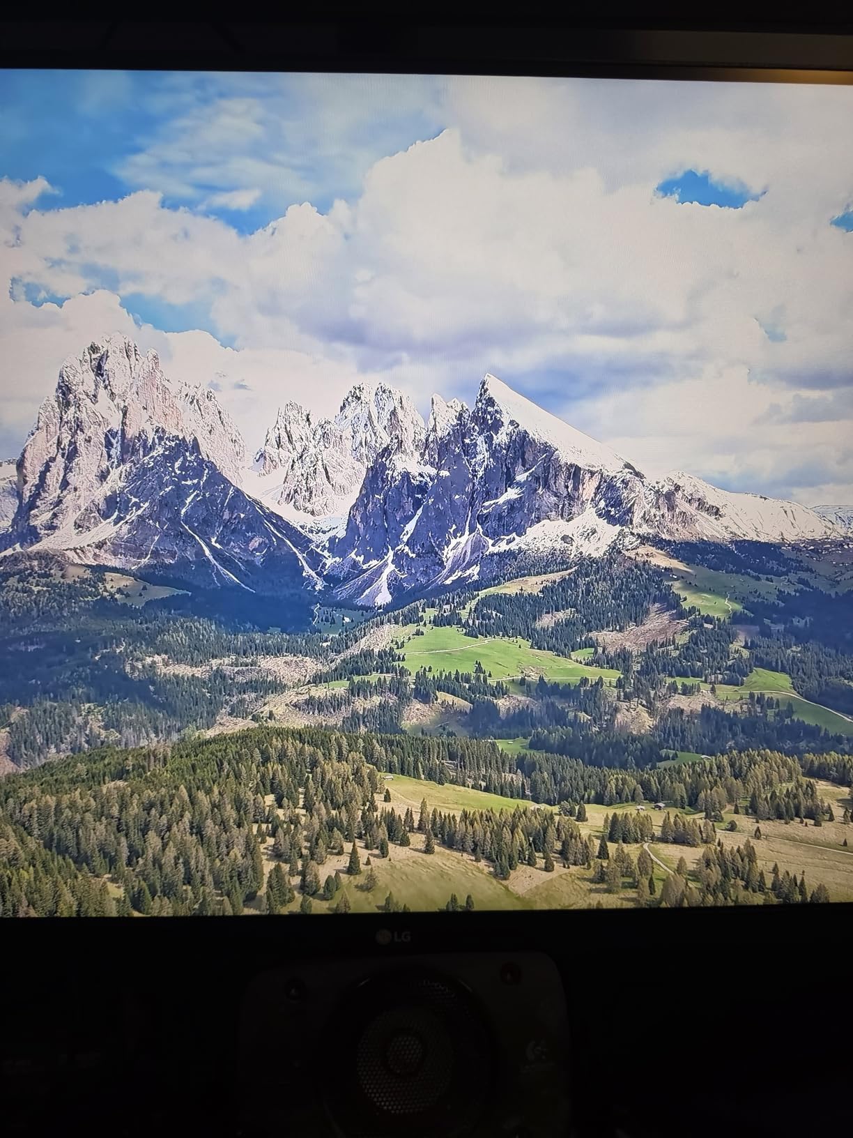 LG 32UR500K-B Ultrafine 32-inch 4K UHD Computer Monitor, HDR10, Built-in Speakers, HDMIx2 DisplayPort customer photo 2