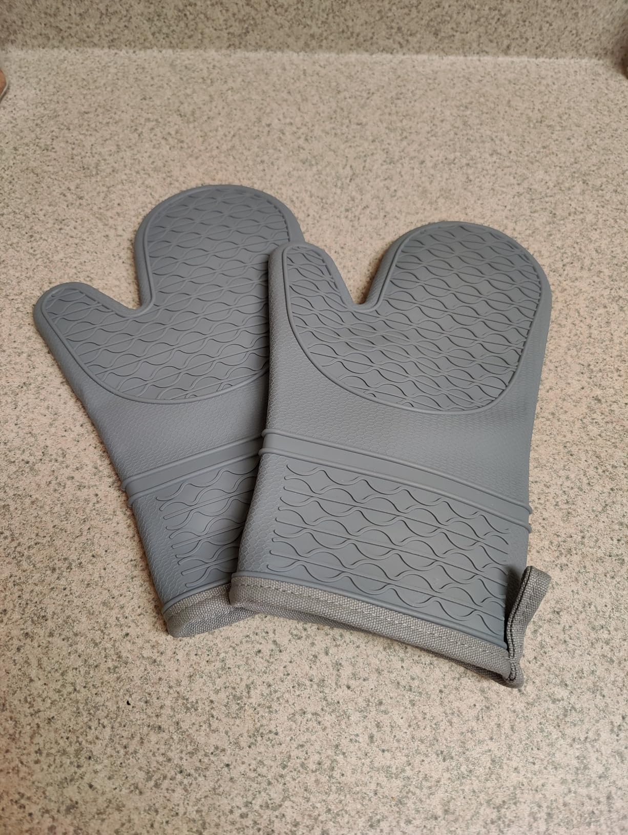 Silicone Oven Mitts, Heat Resistant 2PCS Oven Mitts with Soft Cotton Lining, Waterproof Non-Slip Grip Oven Glove, Kitchen Potholder Mits for BBQ, Baking, Cooking, 12.5 Inch - Grey customer photo 1