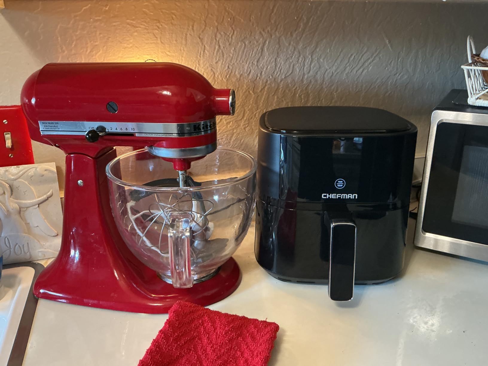 Chefman Air Fryer - 4 QT Compact Airfryer for Quick & Easy Meals, Features Hi-Fry Technology for Extra Crisp, Easy-View Window, Touch Controls with 4 Presets, Nonstick & Dishwasher Safe Basket - Black customer photo 1