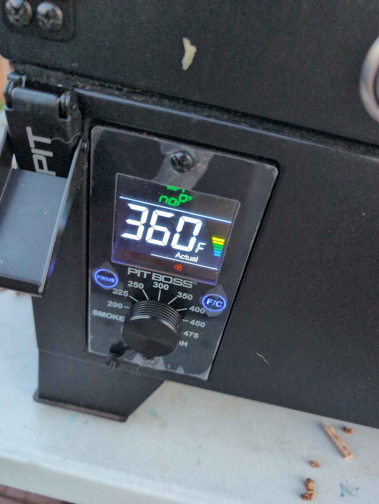 Pit Boss 150 Wood Pellet Grill & Smoker with Flame Broiler, 256-Sq. In. Cooking Space, 180°F to 500°F Temperature Range, 7 lb. Pellet Hopper, for Tailgating, Camping, or Travel, Black customer photo 1