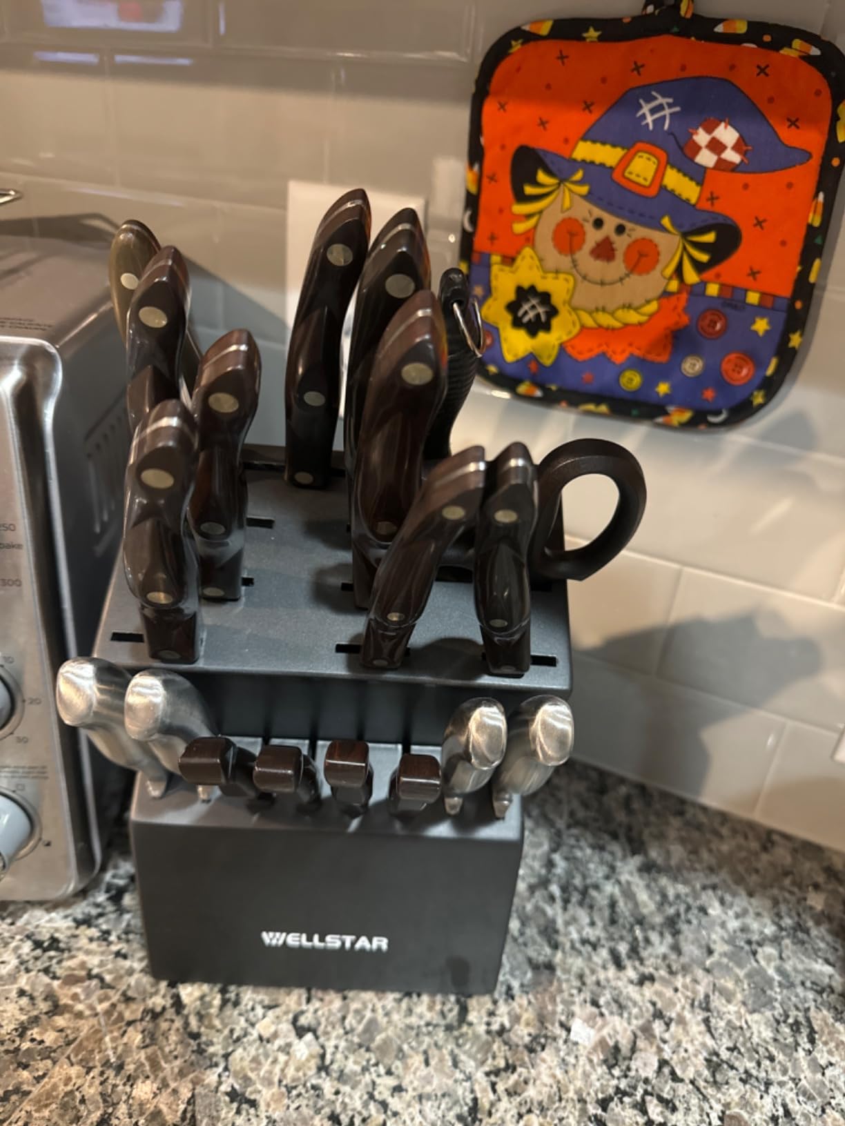 18-Slot Kitchen Knives Block, WELLSTAR Large Capacity Natural Wooden Knife Holder without Knives – Modern Hard Wood Counter-top Knife Storage with Built-in 2-Stage Knife Sharpener - Black customer photo 1