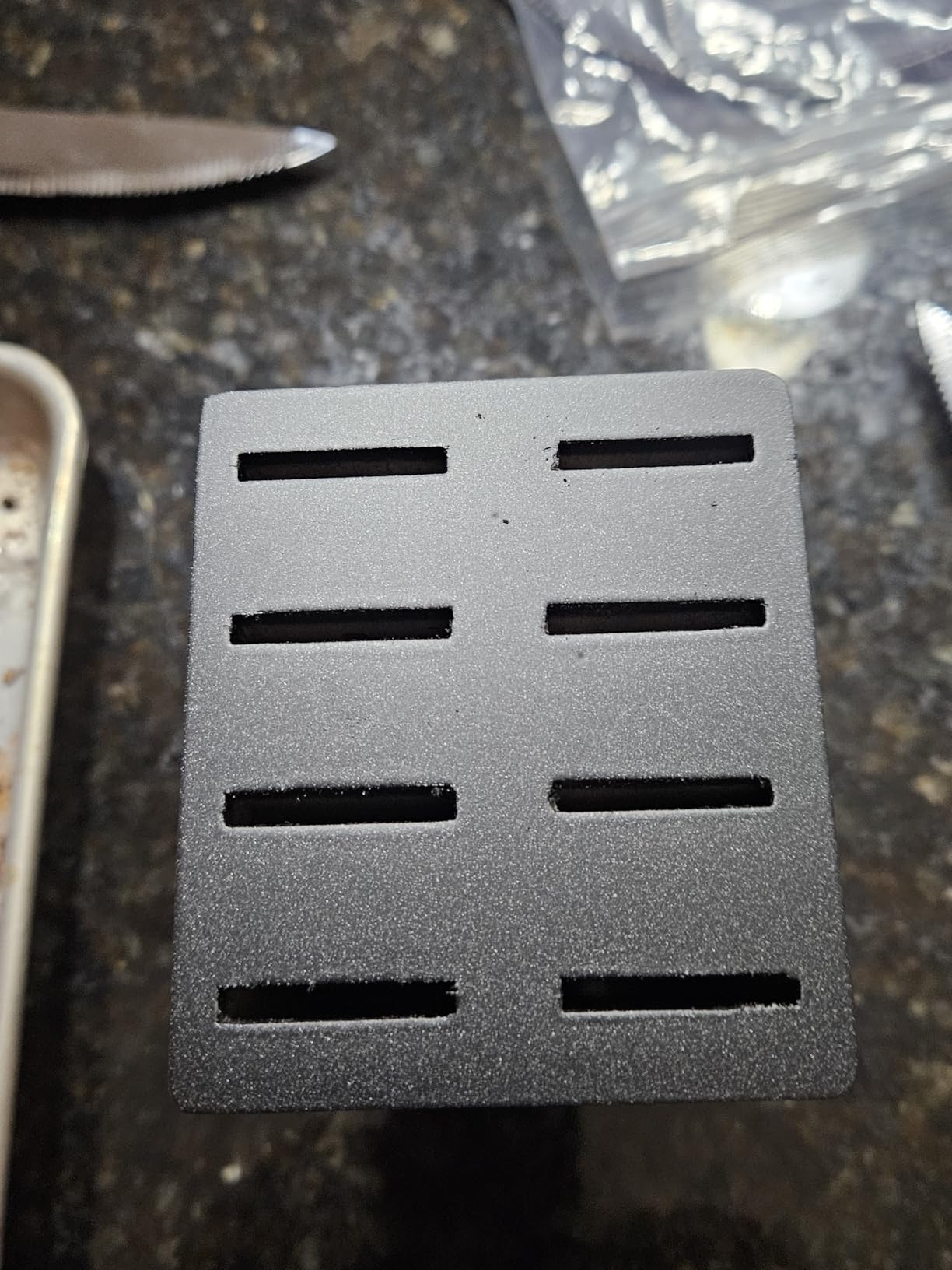 18-Slot Kitchen Knives Block, WELLSTAR Large Capacity Natural Wooden Knife Holder without Knives – Modern Hard Wood Counter-top Knife Storage with Built-in 2-Stage Knife Sharpener - Black customer photo 2