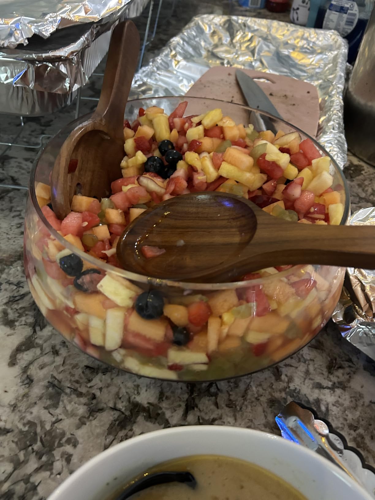 Extra Large Glass Salad Bowl with Lid Set, 5-Qt (160 fl oz) Mixing/Serving Bowl with Wood Base & Salad Servers, Trifle Bowl for Kitchen, Parties & Christmas customer photo 2