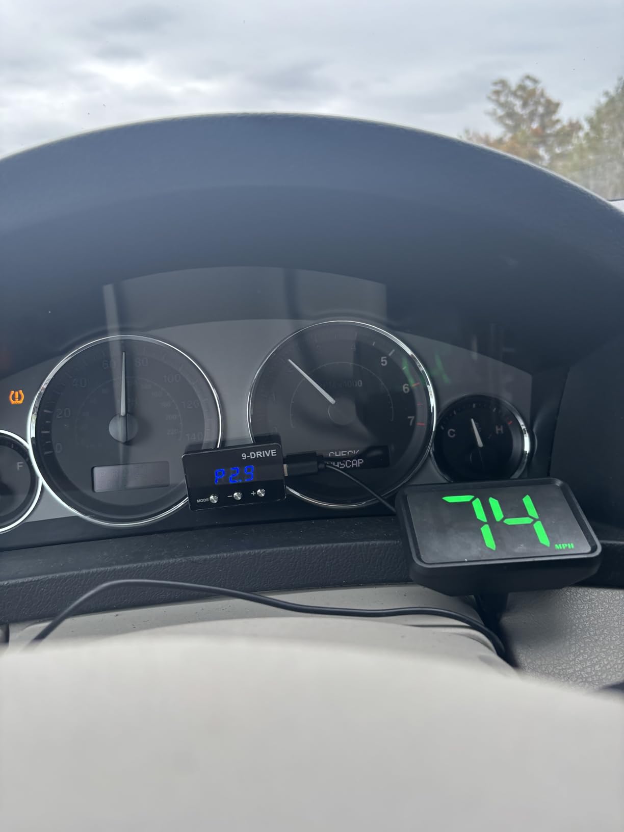 Heads Up Display for Cars Windshield with MPH Speed,HUD Display Digital Speedometer for Car Used USB Plug,Universal GPS Speedometer for Car Accessories Fit for Cars SUVs Trucks （MP/H） customer photo 1