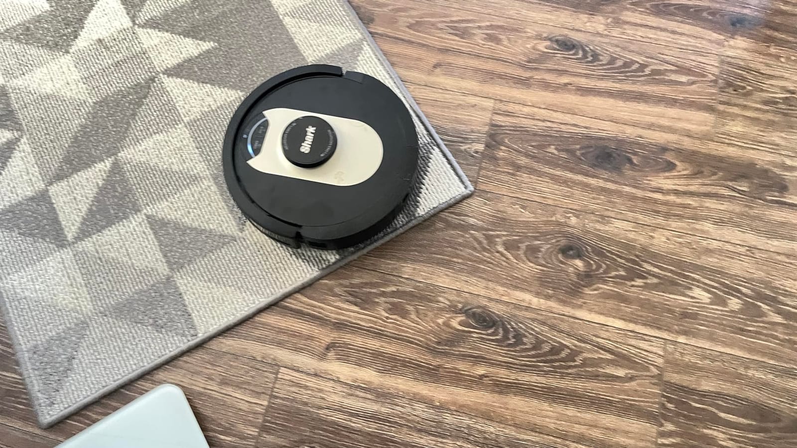 Shark PowerDetect 2-in-1 Robot Vacuum & Mop, NeverStuck, NeverTouch Pro Base customer photo 1