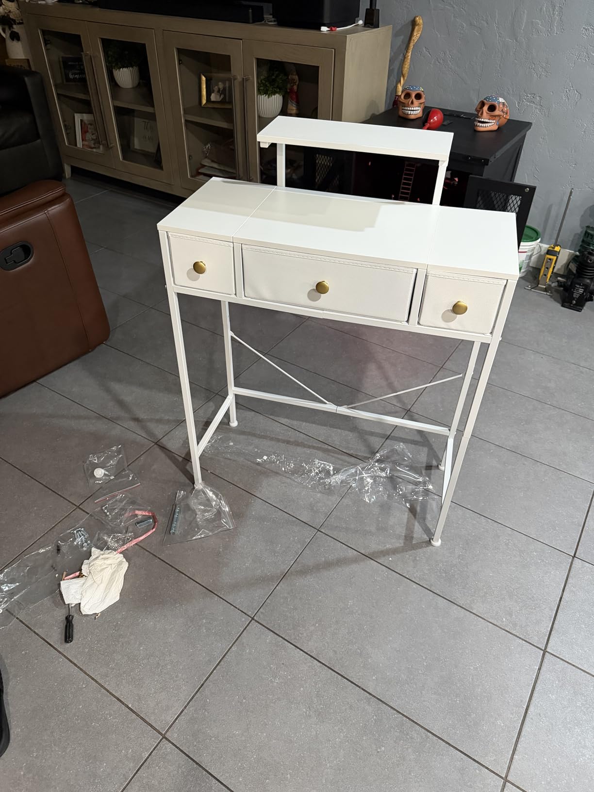 HIGDBFE Small Makeup Vanity Desk 27.5''W with Mirror and Lights, White customer photo 1