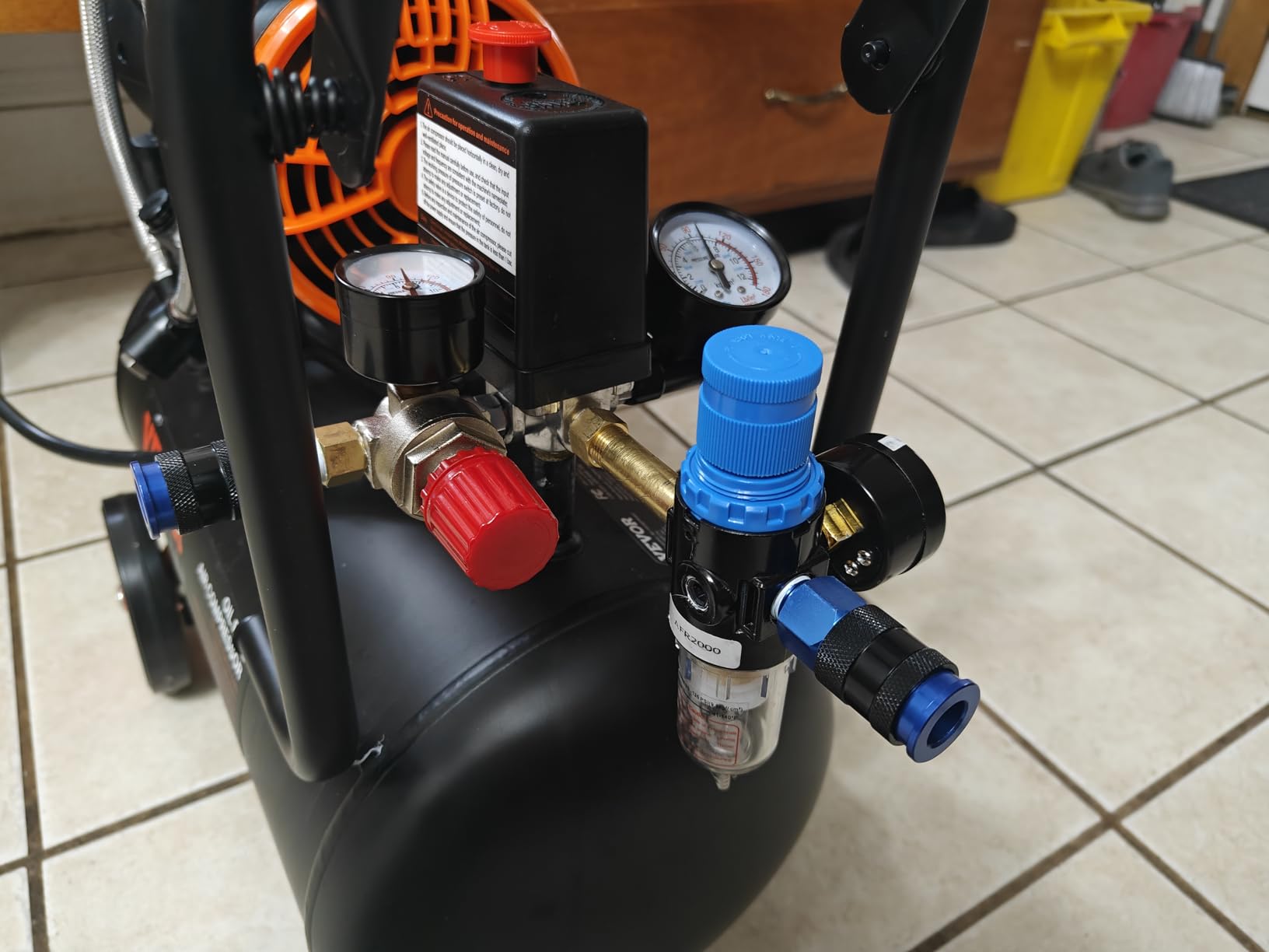 VEVOR Air Compressor, 10 Gallon Steel Tank, 2HP 5.3 CFM@90 PSI Oil Free Air Compressor & Max. 125PSI Pressure, 78dB Ultra Quiet Portable Compressor, for Auto Repair, Tire Inflation, Spray Painting customer photo 1