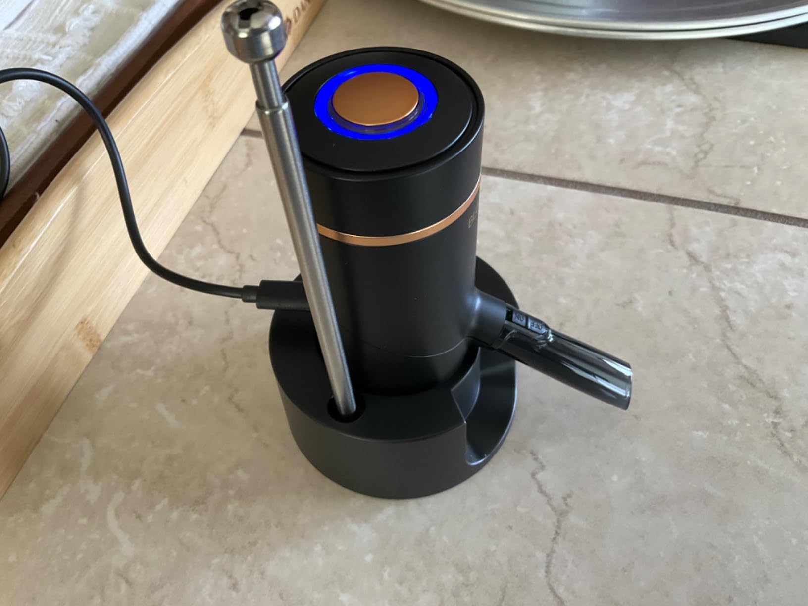 BLUBYEES Electric Wine Aerator and Automatic Wine Dispenser customer photo 2