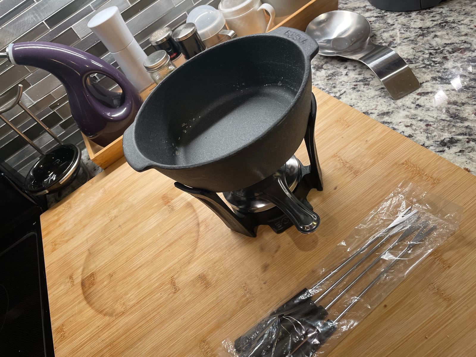 BOSKA Cast Iron Fondue Set Party Pro - Fondue Pot with Burner & 4 Forks customer photo 2