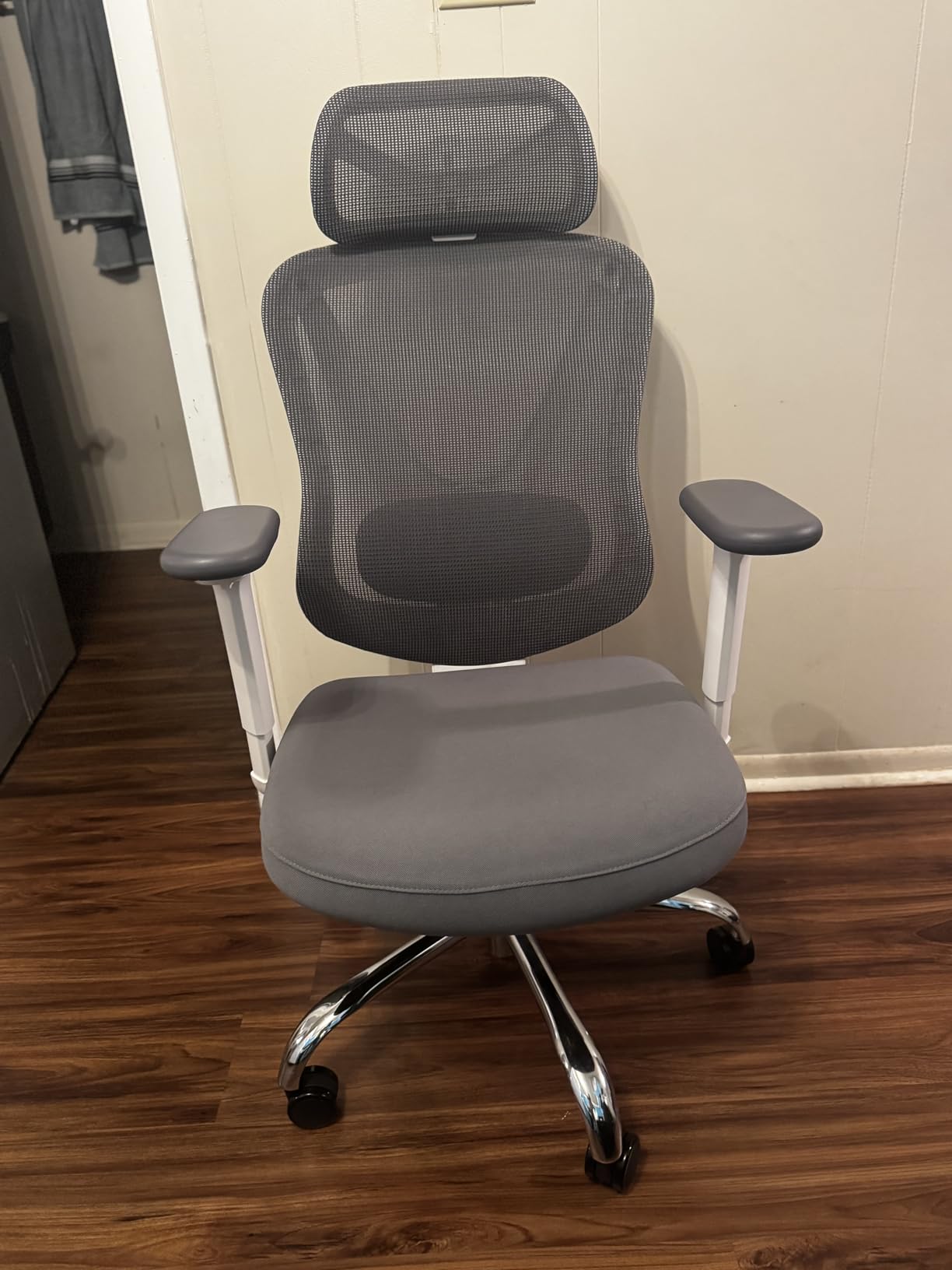 HOLLUDLE Ergonomic Mesh Office Chair - 3D Adjustable Lumbar Support & 3D Armrests, V-Shaped Back, Adjustable Desk Chair for Office & Home, Black customer photo 1