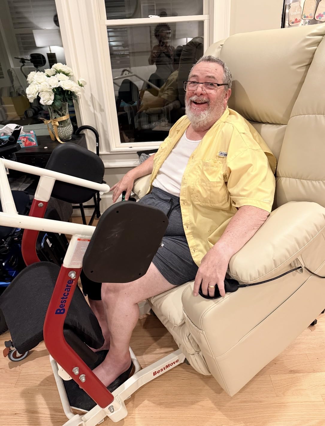 MCombo 3 Motor Lay Flat Power Lift Recliner for Elderly R7635 (Large-Wide) customer photo 1