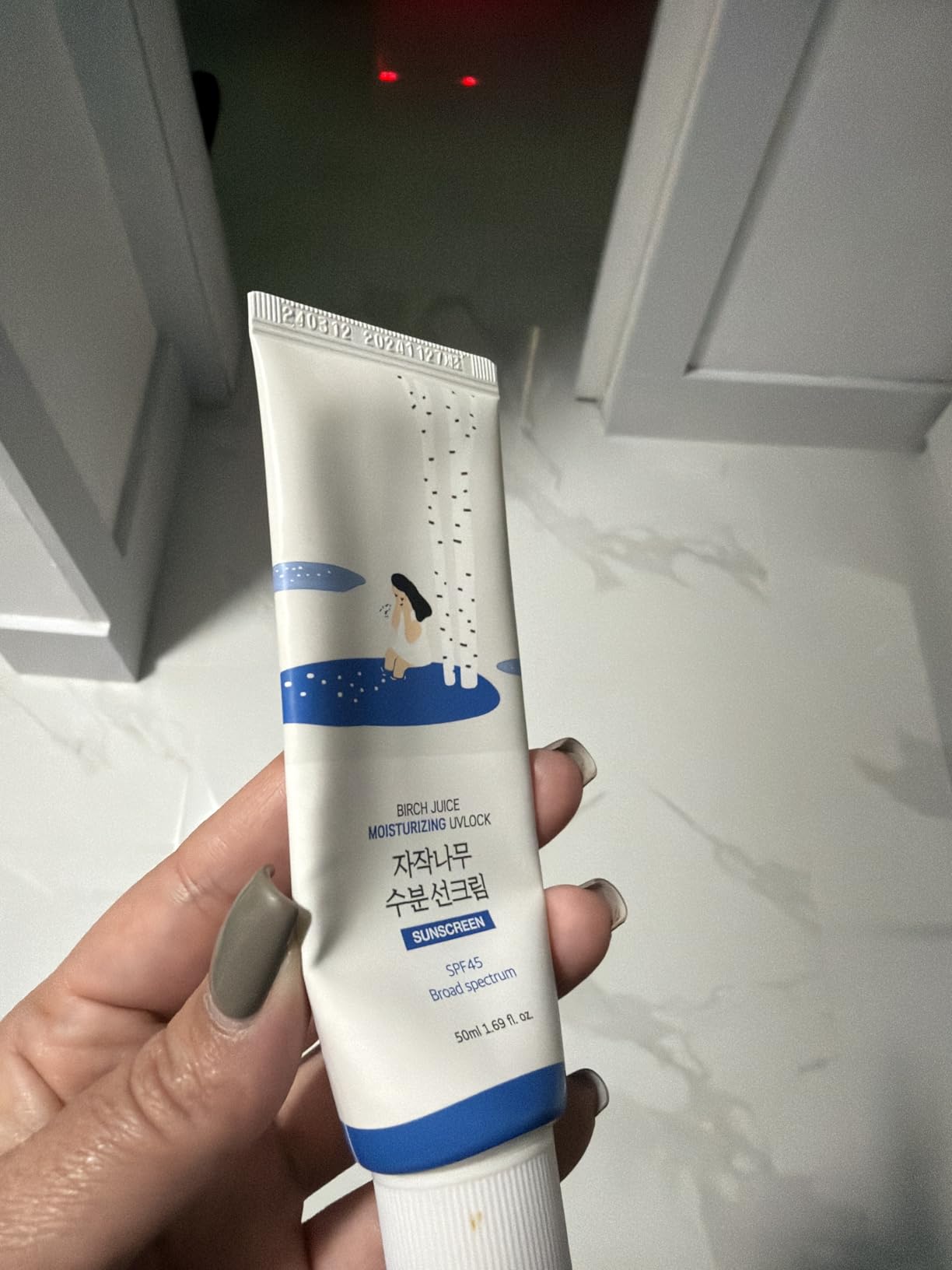 ROUND LAB Birch Juice Moisturizing UV LOCK SPF 45 | Hydrating Lotion-like Lightweight Glow Sunscreen for Sensitive Skin, No White Cast, Fragrance-Free, Korean Sunscreen customer photo 1