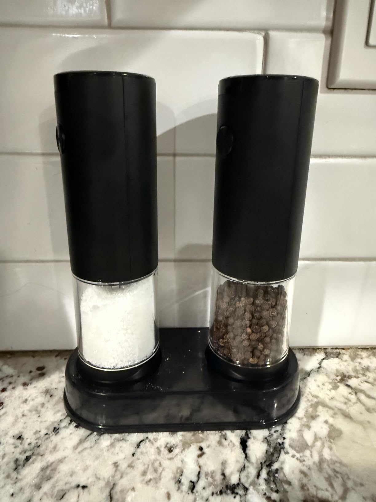 Electric Salt and Pepper Grinder Set Automatic Battery Pepper Mill Shakers Adjustable Coarseness Upgraded Larger Capacity with Led Home and Kitchen Appliances White Elephant Gifts for Women Men customer photo 1