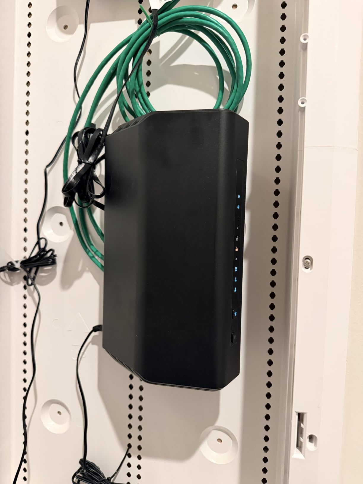 NETGEAR Nighthawk WiFi 7 Router (BE9300) - Router Only, 9.3Gbps Wireless Speed, 2.5 Gigabit Internet Port, Tri-Band for Gaming, Covers 2,500 sq. ft., 100 Devices, VPN - Free Expert Help customer photo 1