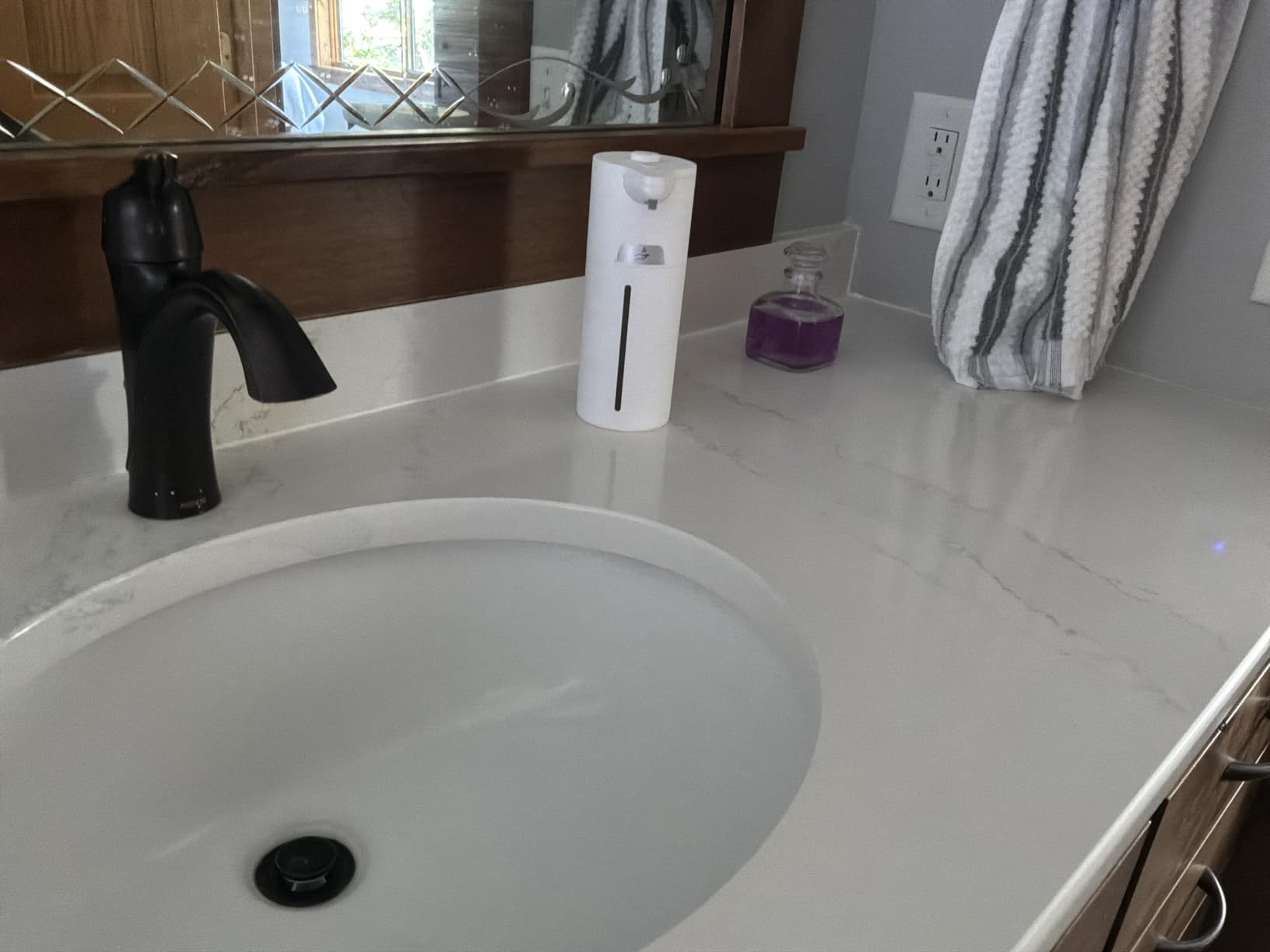 Aunmaon Automatic Soap Dispenser Touchless, Modern, Kitchen & Bathroom, Hands-Free, Adjustable Volume, Long Battery Life, Compatible with Thick & Thin Soap, Easy for Toddlers, Clog-Free, White customer photo 2