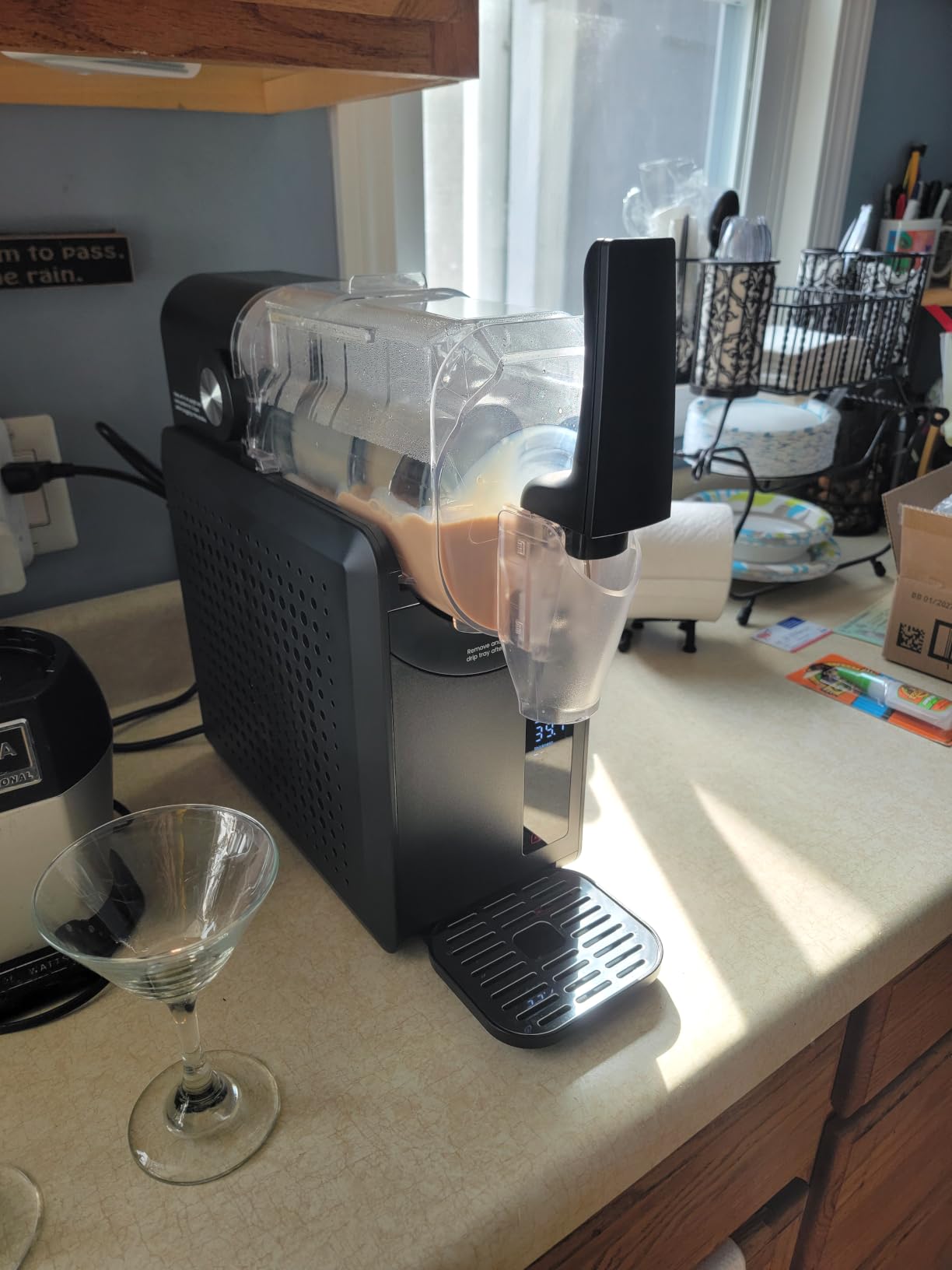 Iceman by Chefman Slush-Ease 68oz Slushie Machine, 48oz Liquid Capacity Frozen Drink Maker & Slushy Machine with 5 Presets and LED Display, Perfect for Frozen Margaritas, Frappes, Smoothies & Shakes customer photo 1