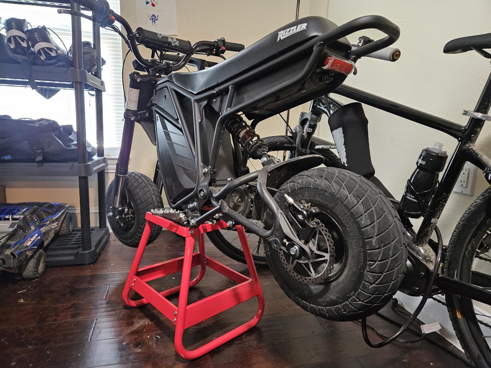 Motorcycle Stand Lift Dirt Bike Stand, Universal Panel Dirtbike Stand Jack Fit for Yamaha, for Honda and Suitable for Kawasaki, 1000LBS Capacity Removable Maintenance Motocross Stand Silver customer photo 2