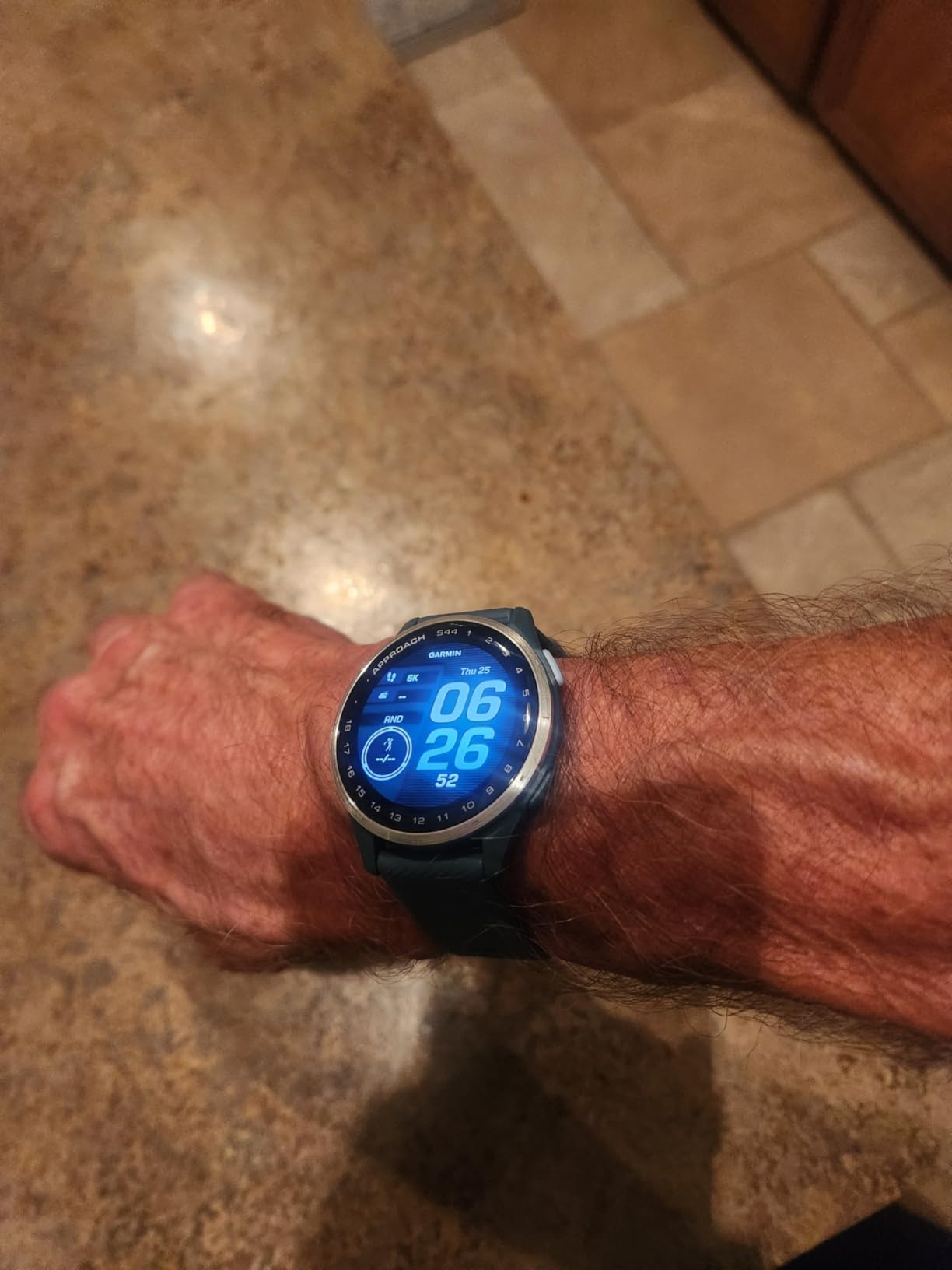 Garmin Approach® S44, Golf GPS Smartwatch, 43mm, Black customer photo 1