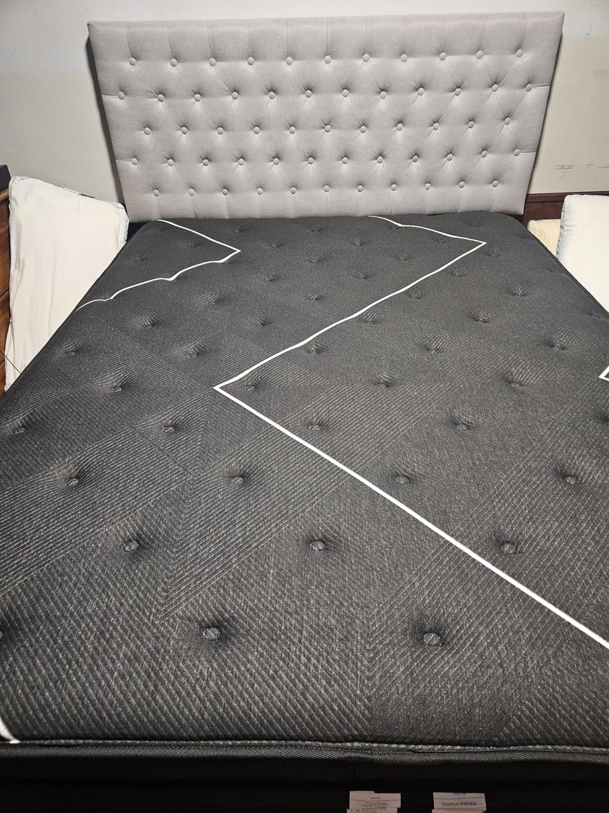 Extra Firm Mattress - Luxury Thick Foam Edge 14 Inch Twin Mattress with Zone Ergo Support for Heavy People, Hybrid Gel Memory Foam Mattress in a Box, Motion Isolated/Fiberglass-Free customer photo 2