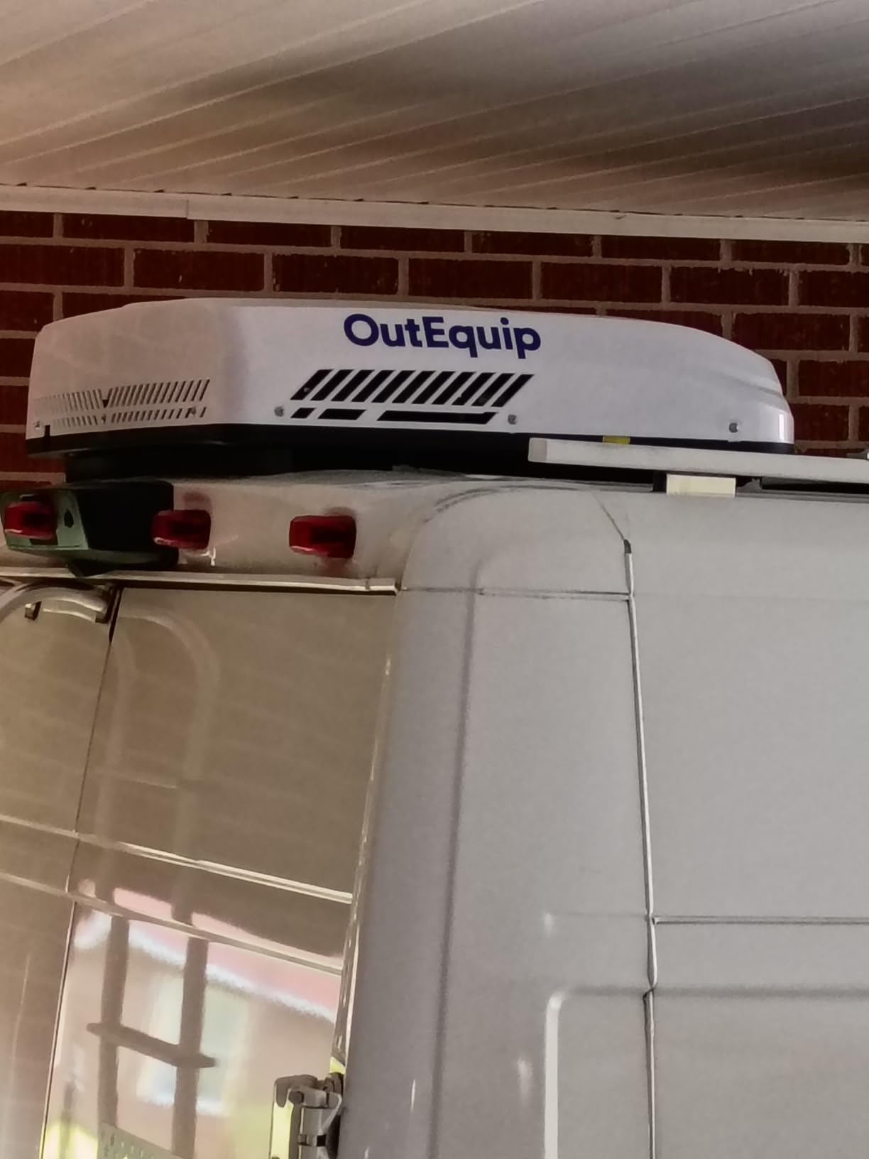 RV Air Conditioner, 12V 10000 BTU Rooftop Air Conditioner for RVs, Trucks, Vans, Campers, Tractor, Low Profile Quiet AC Unit(w/heater) customer photo 2