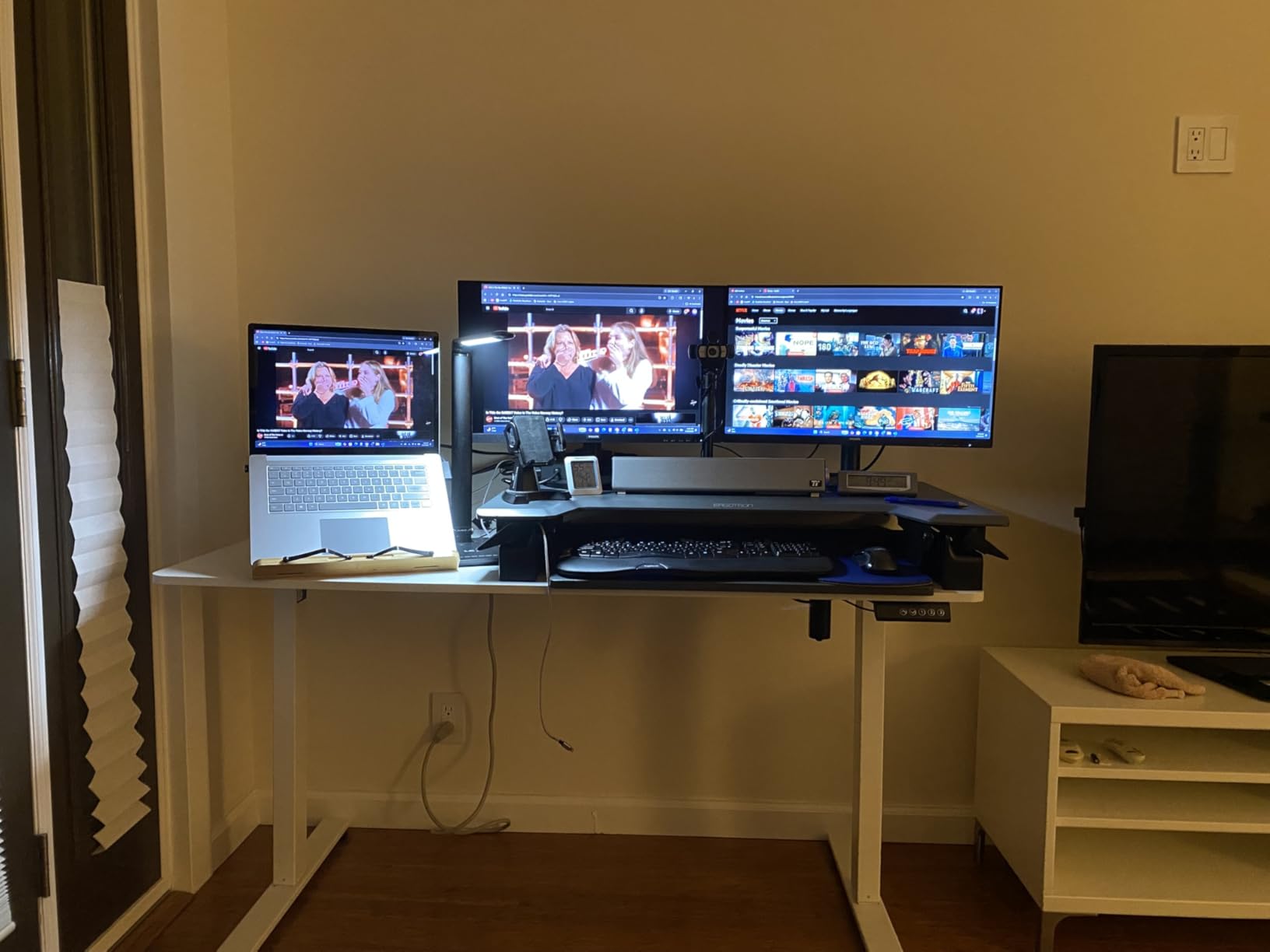Veken 55 Inch Large Electric Standing Desk, Gaming Table, White customer photo 1