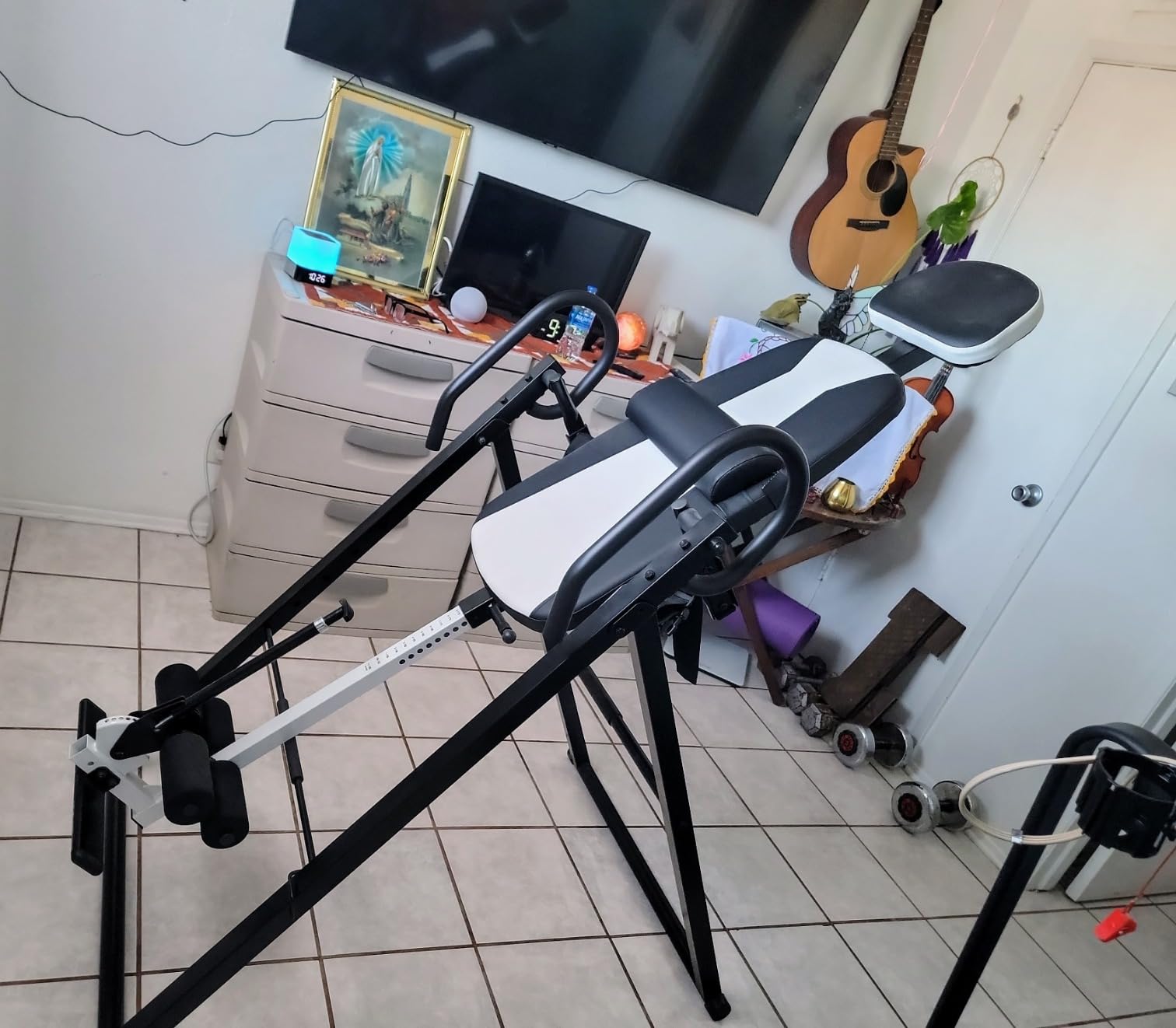 Dripex Heavy Duty Gravity Inversion Table 300 lbs Capacity with Adjustable Headrest/ Lumbar Support customer photo 1